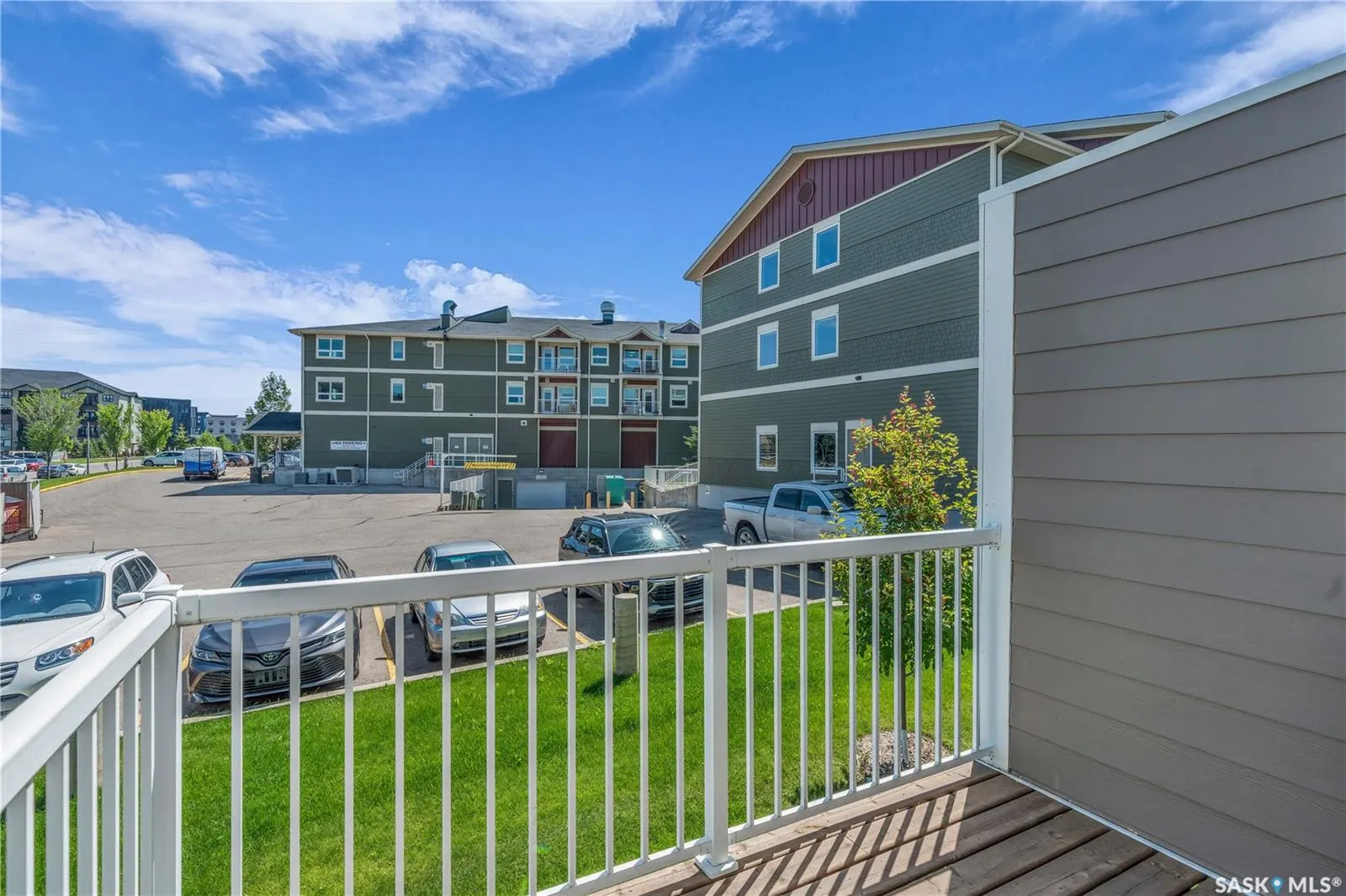 212 Willis CRESCENT, #103