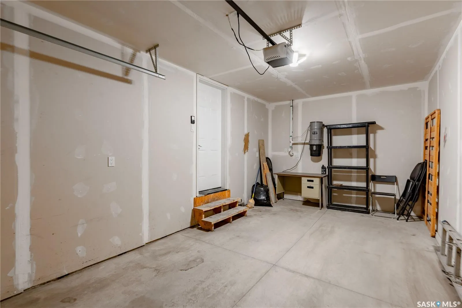 212 Willis CRESCENT, #103
