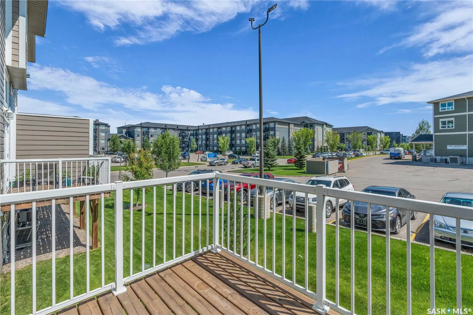 212 Willis CRESCENT, #103