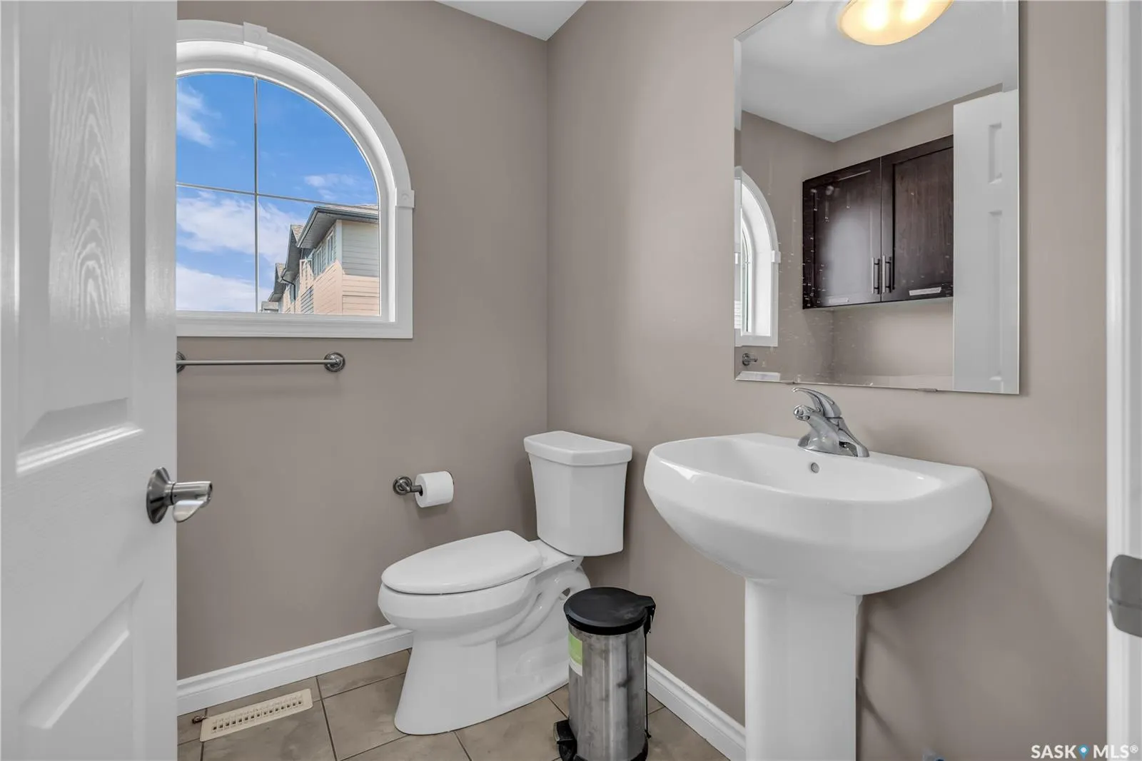 212 Willis CRESCENT, #103