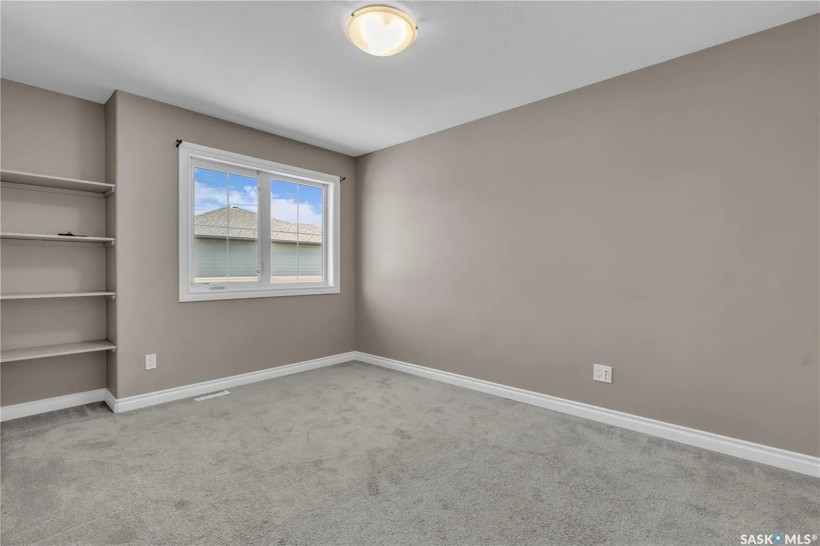 212 Willis CRESCENT, #103