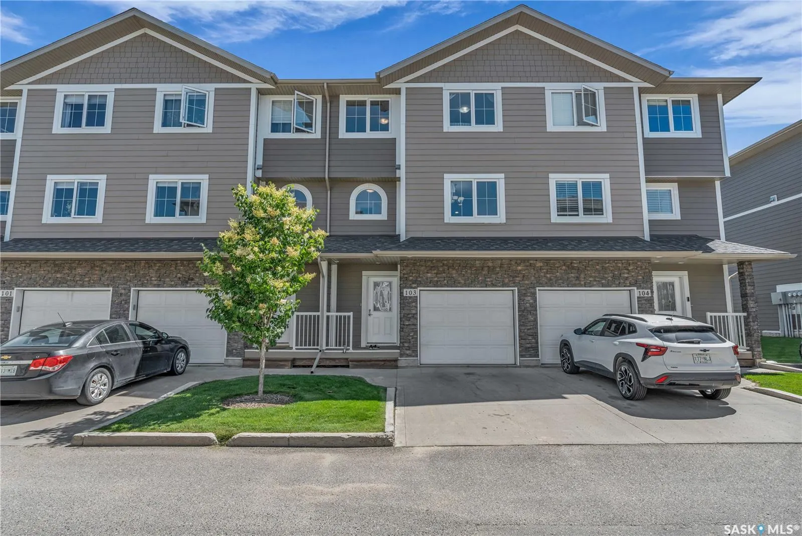 212 Willis CRESCENT, #103