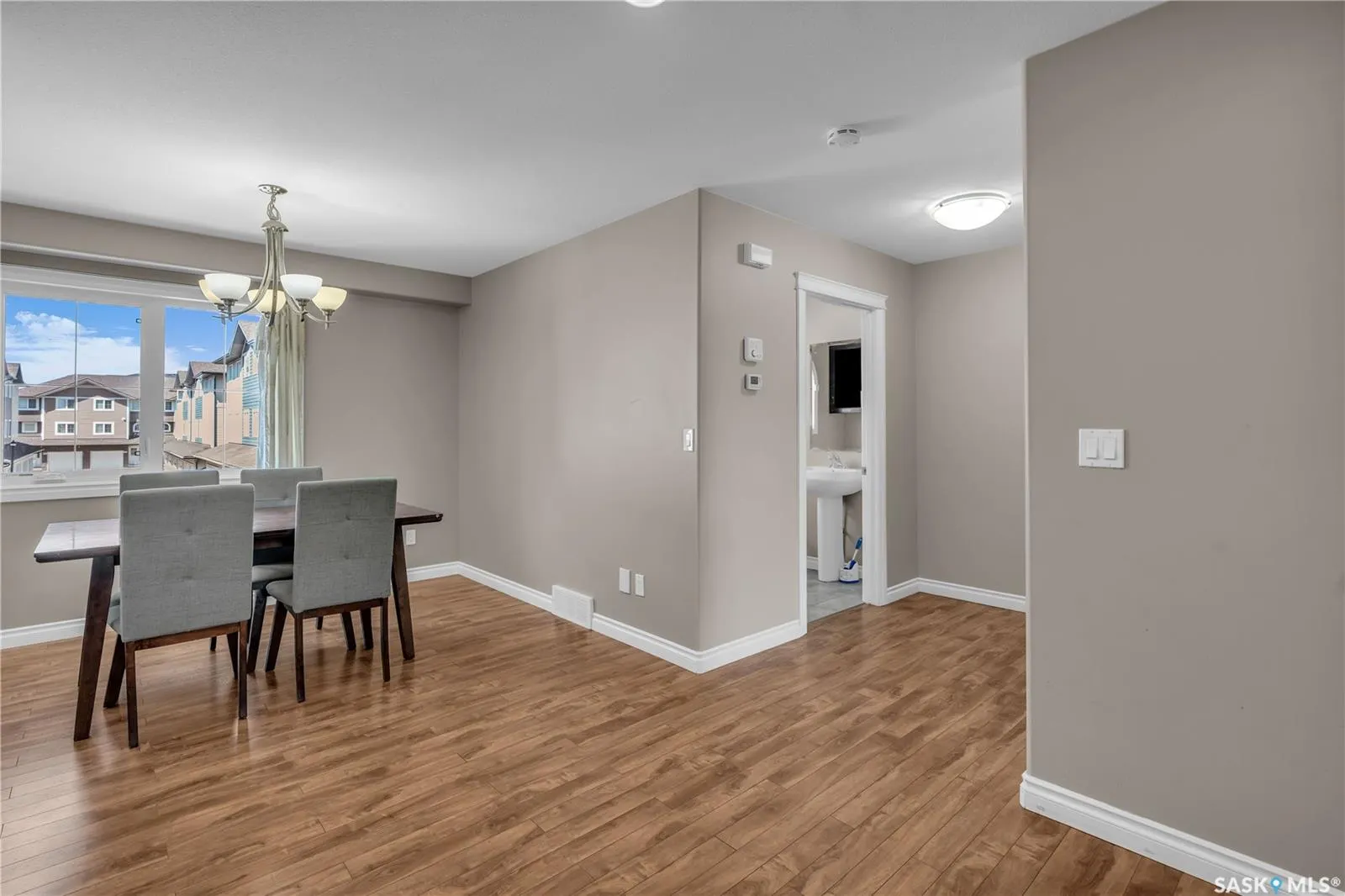 212 Willis CRESCENT, #103