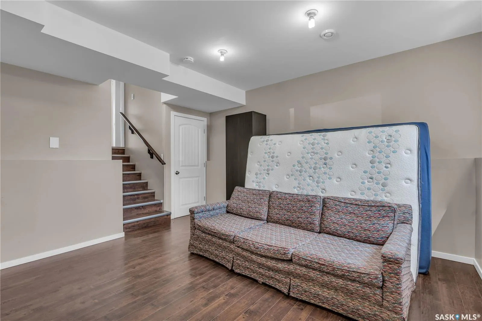 212 Willis CRESCENT, #103