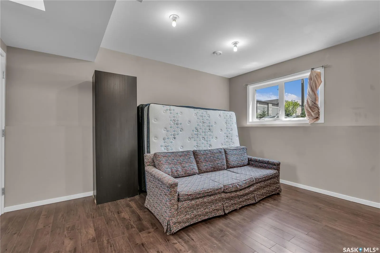 212 Willis CRESCENT, #103