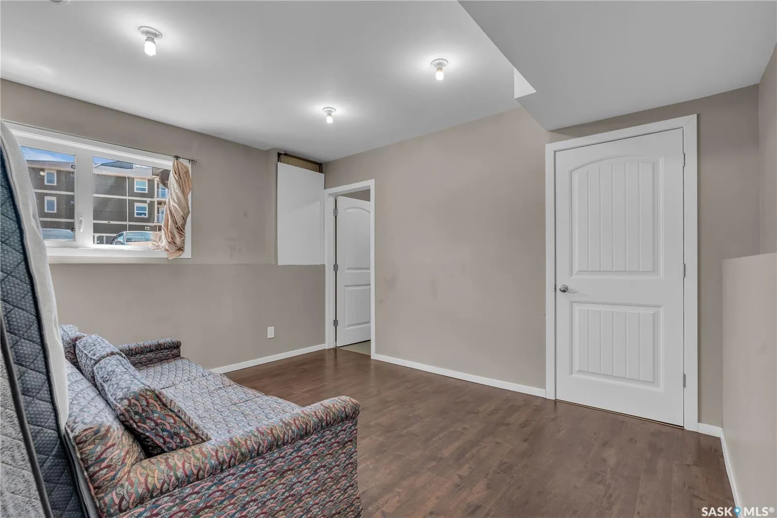 212 Willis CRESCENT, #103