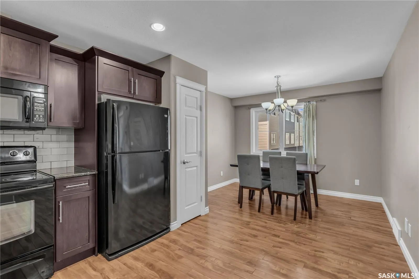 212 Willis CRESCENT, #103