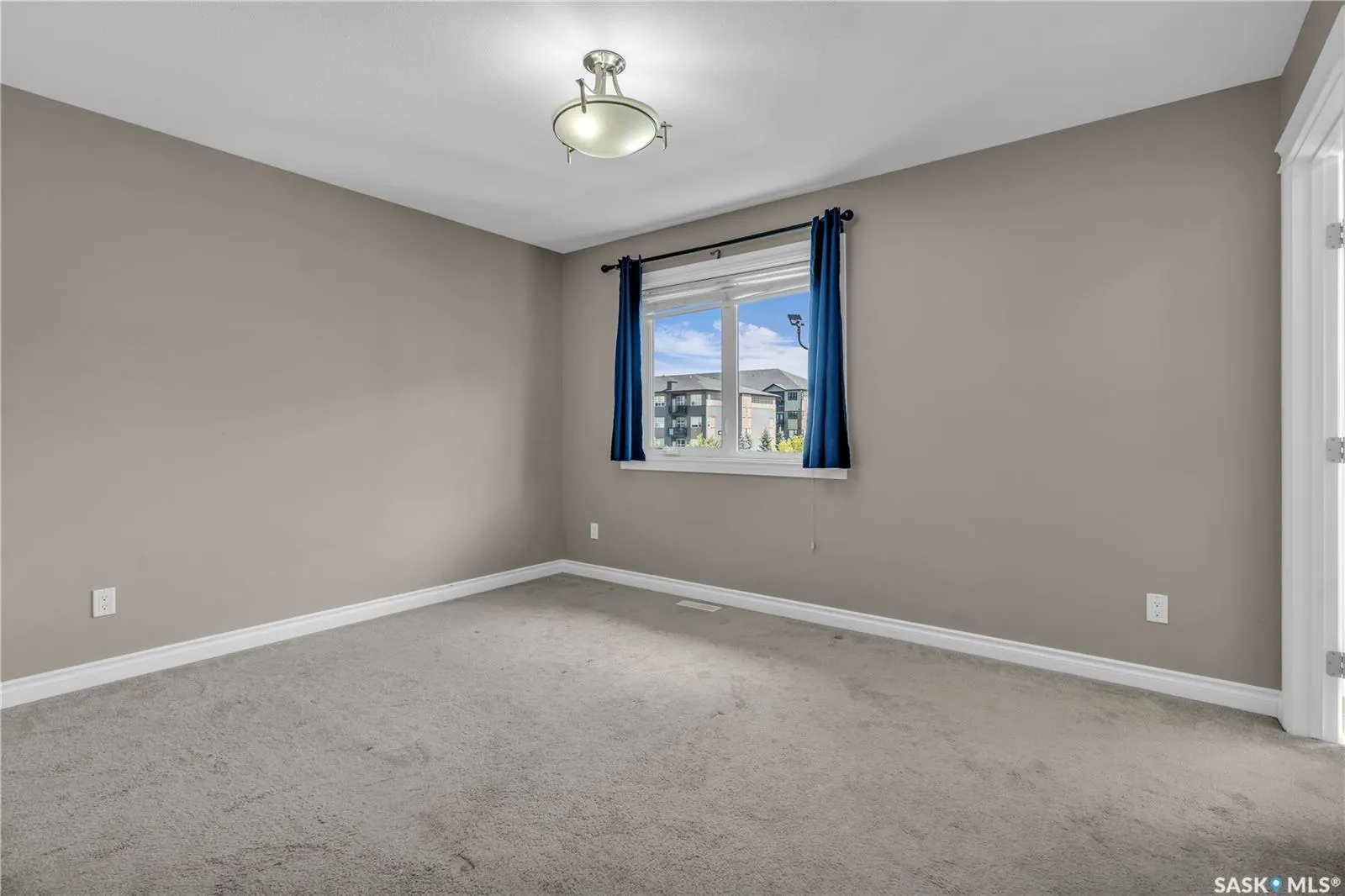 212 Willis CRESCENT, #103