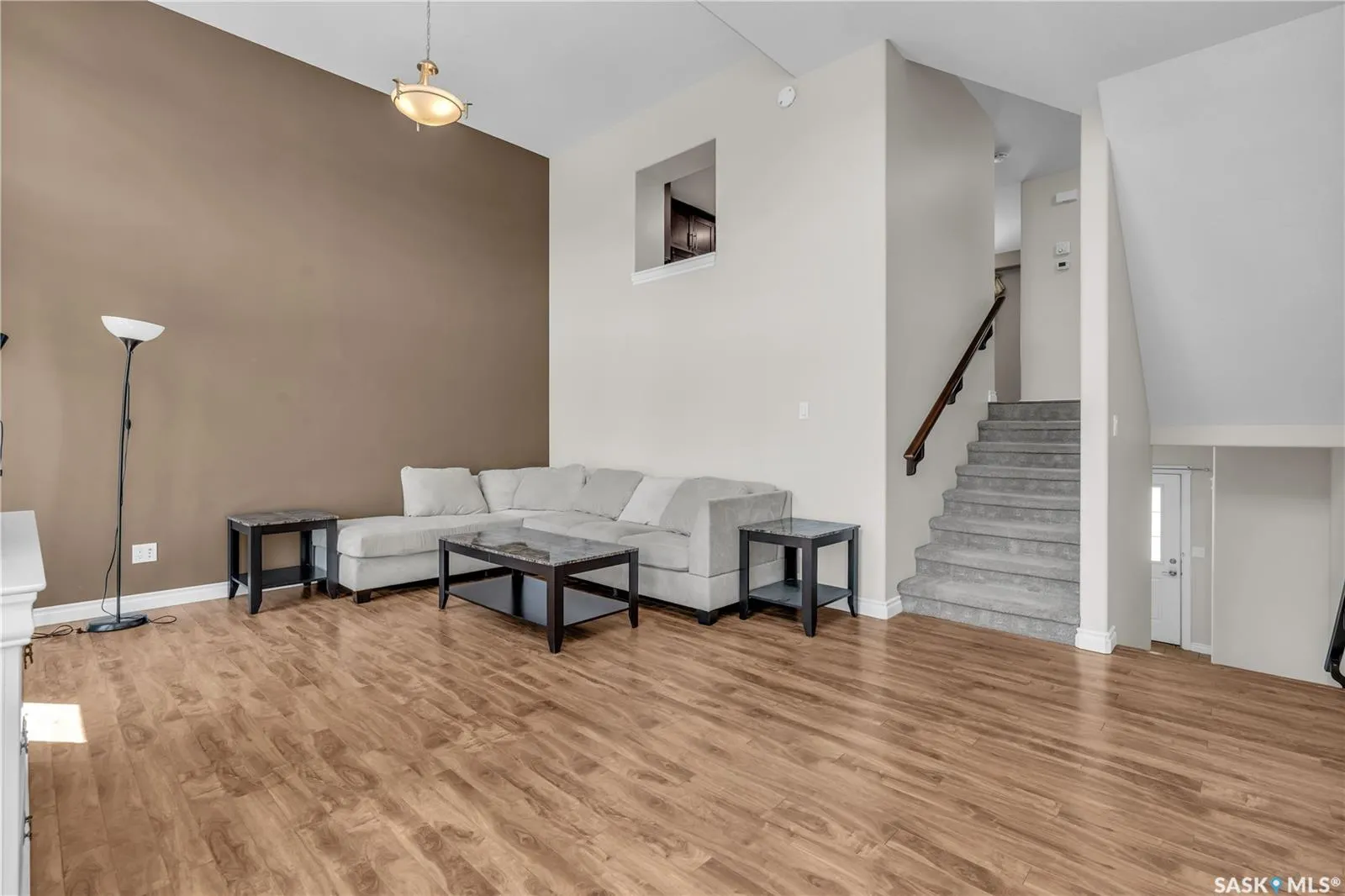 212 Willis CRESCENT, #103