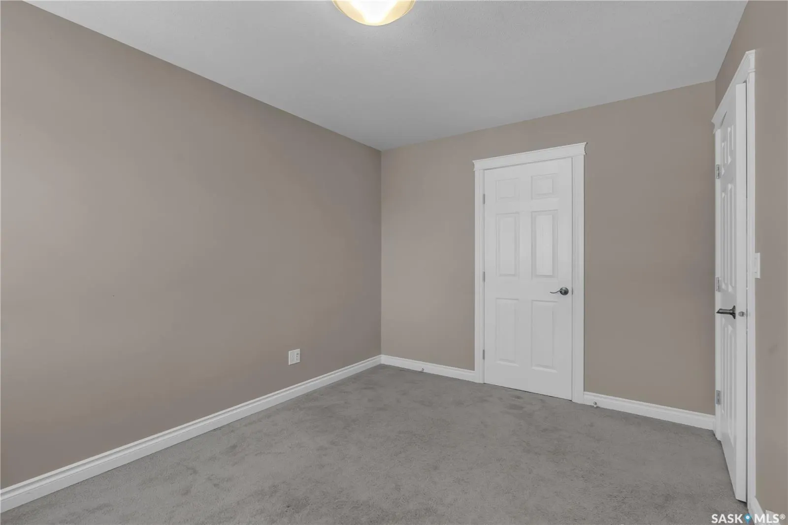 212 Willis CRESCENT, #103