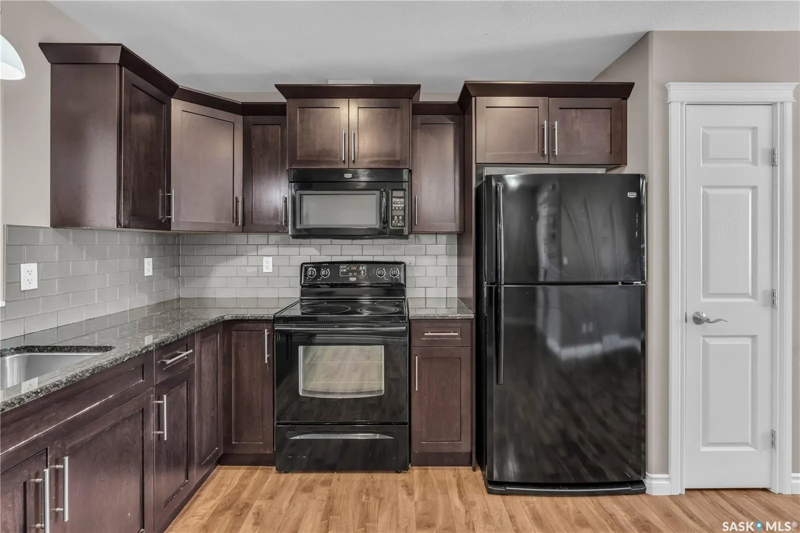 212 Willis CRESCENT, #103