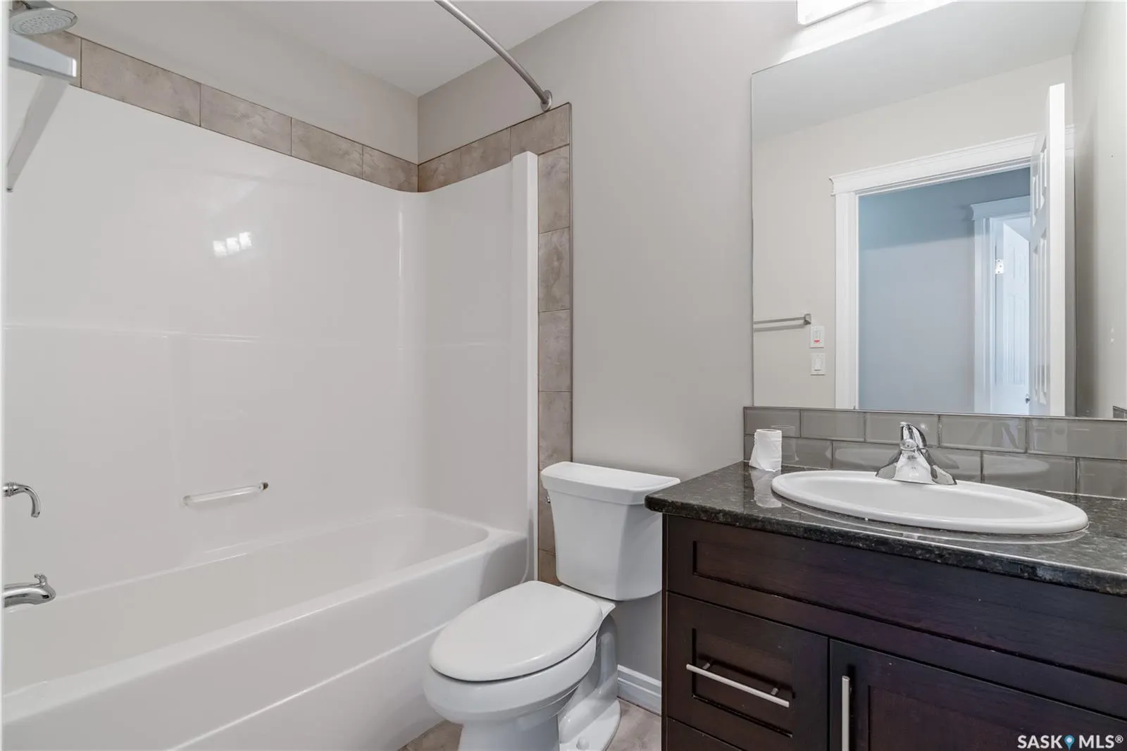 212 Willis CRESCENT, #103