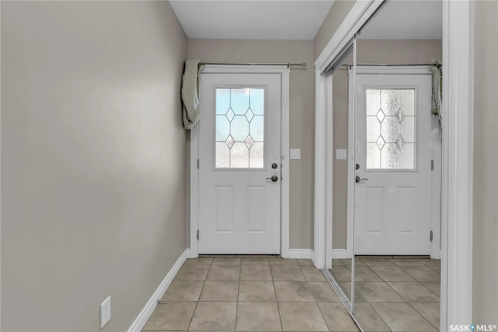 212 Willis CRESCENT, #103