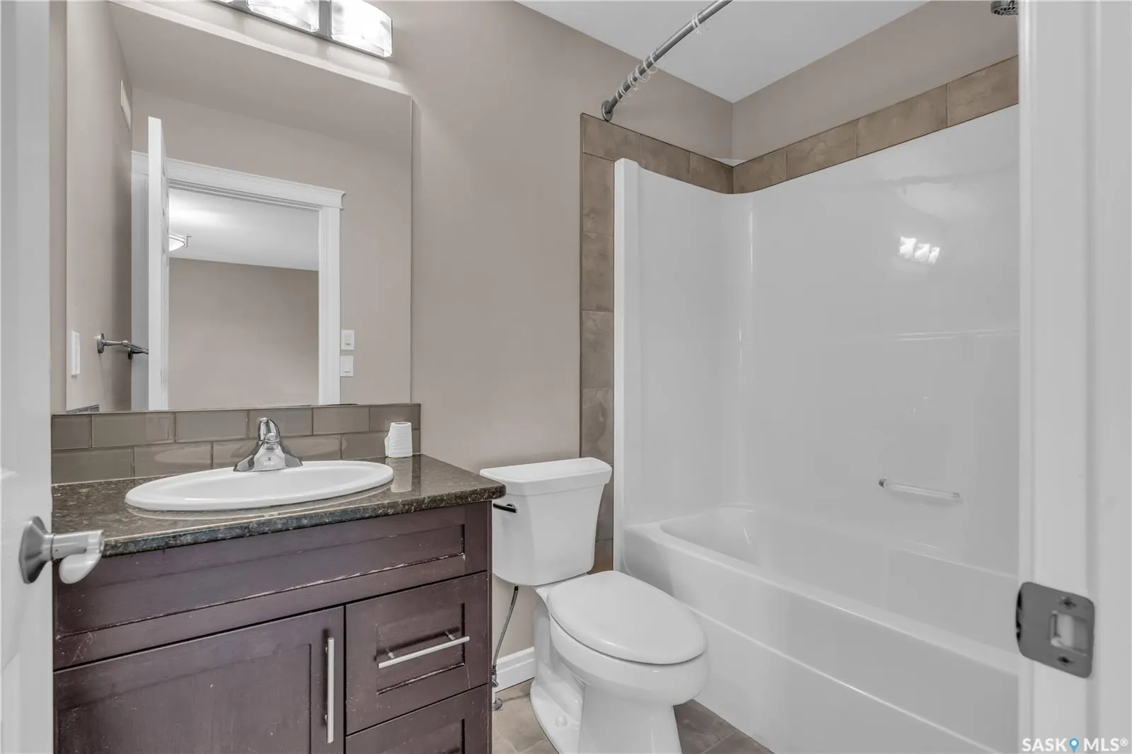 212 Willis CRESCENT, #103