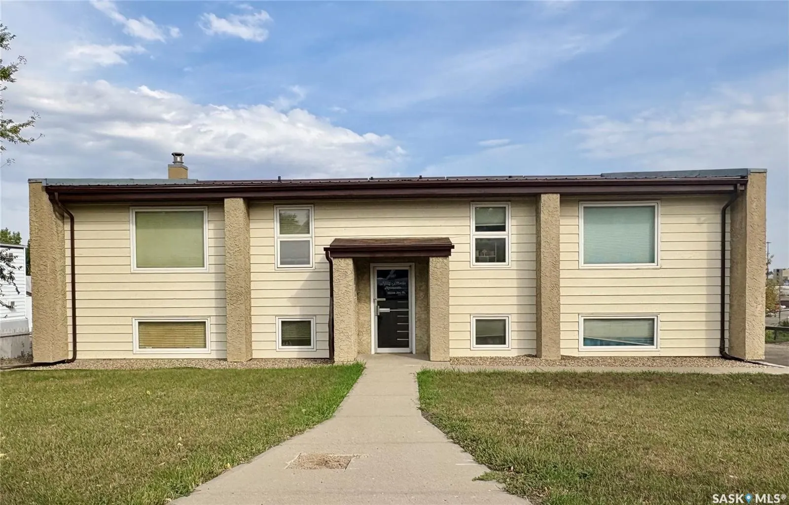 240 Home STREET W