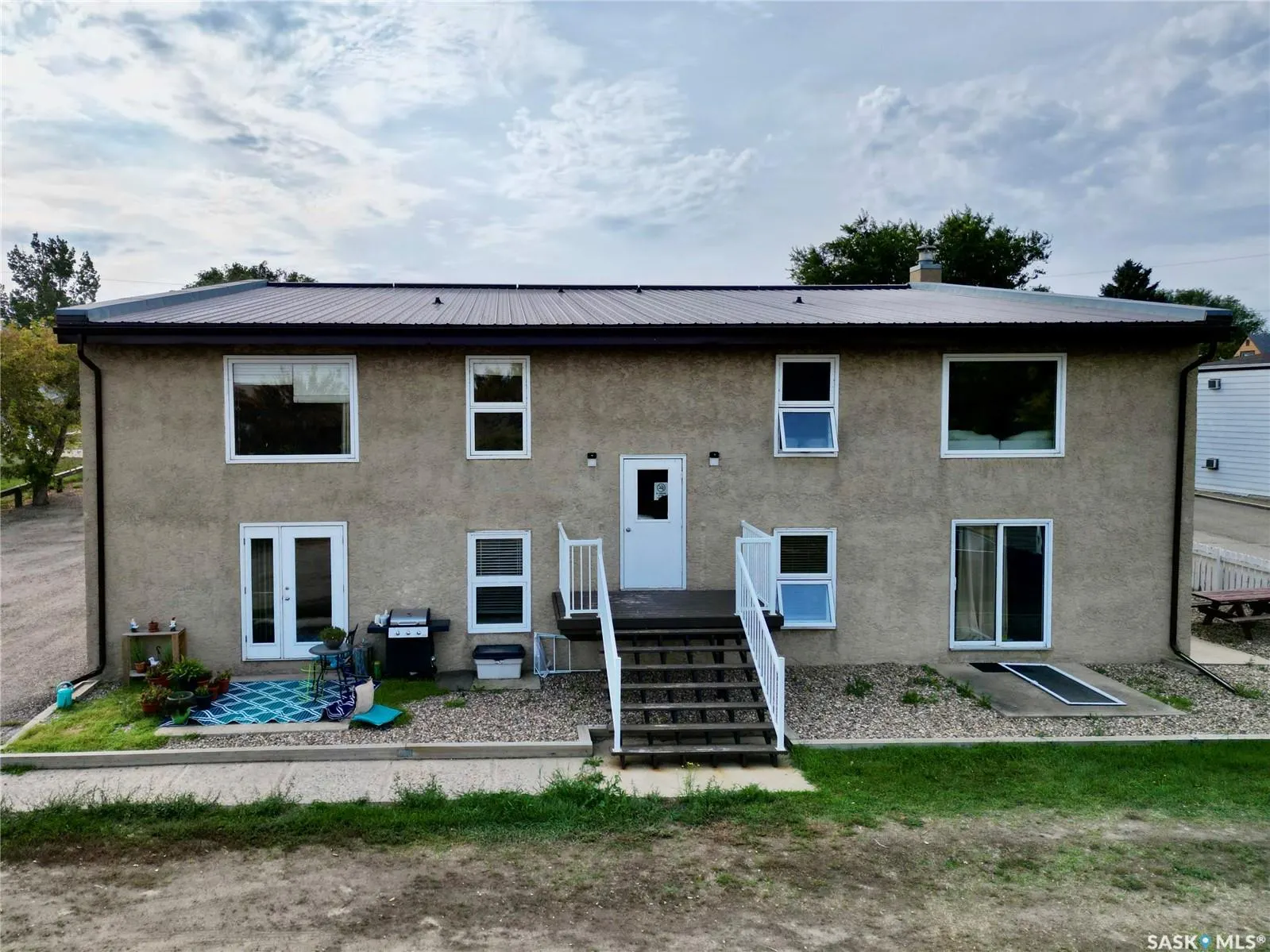 240 Home STREET W