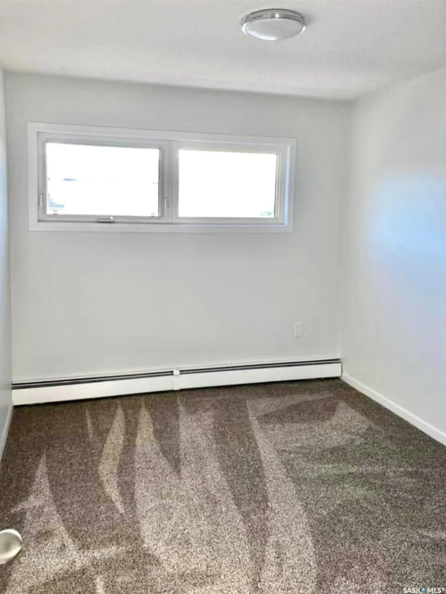 240 Home STREET W