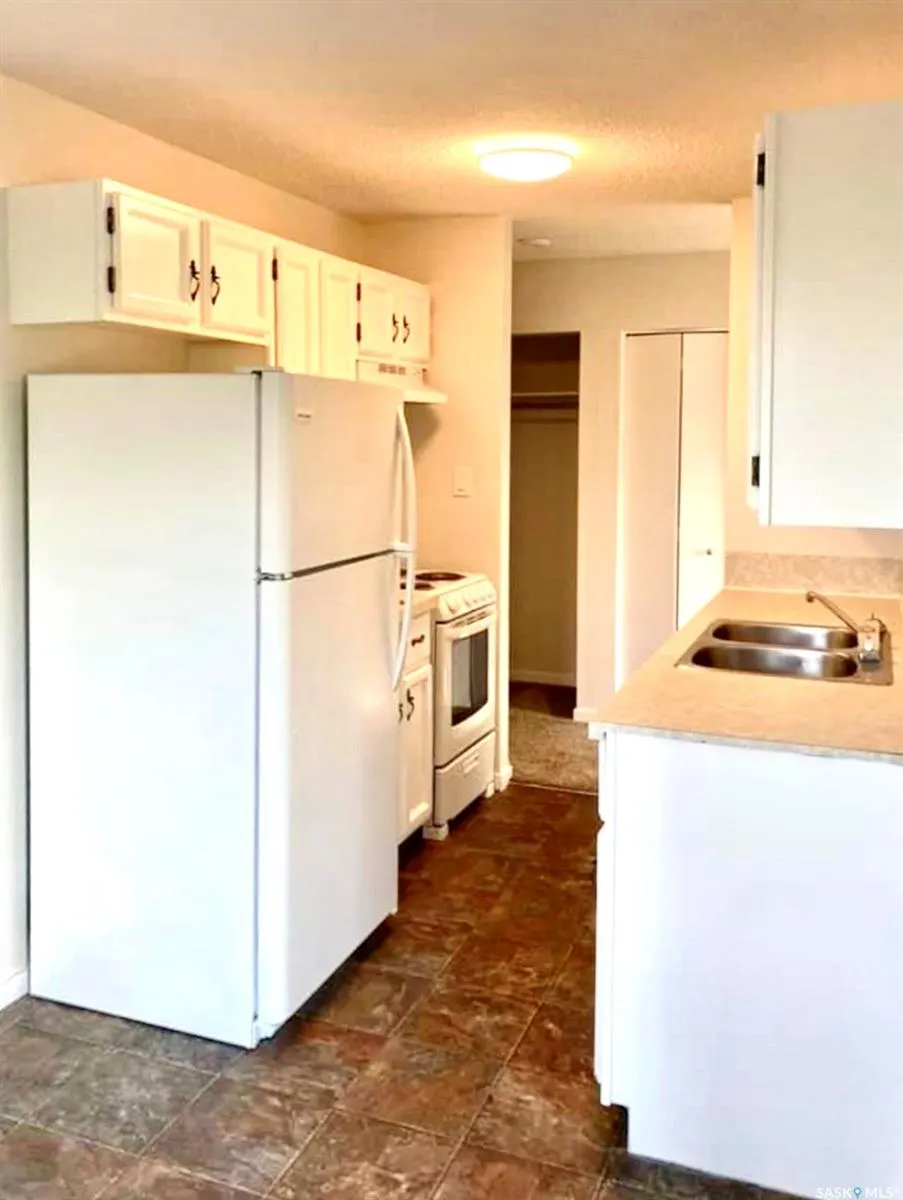 240 Home STREET W