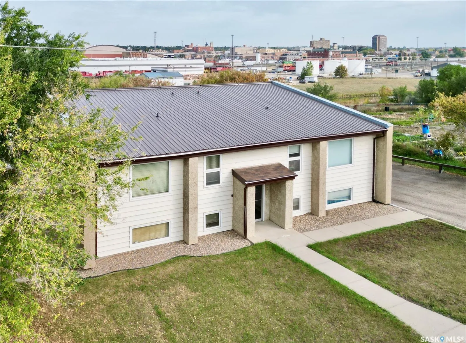 240 Home STREET W