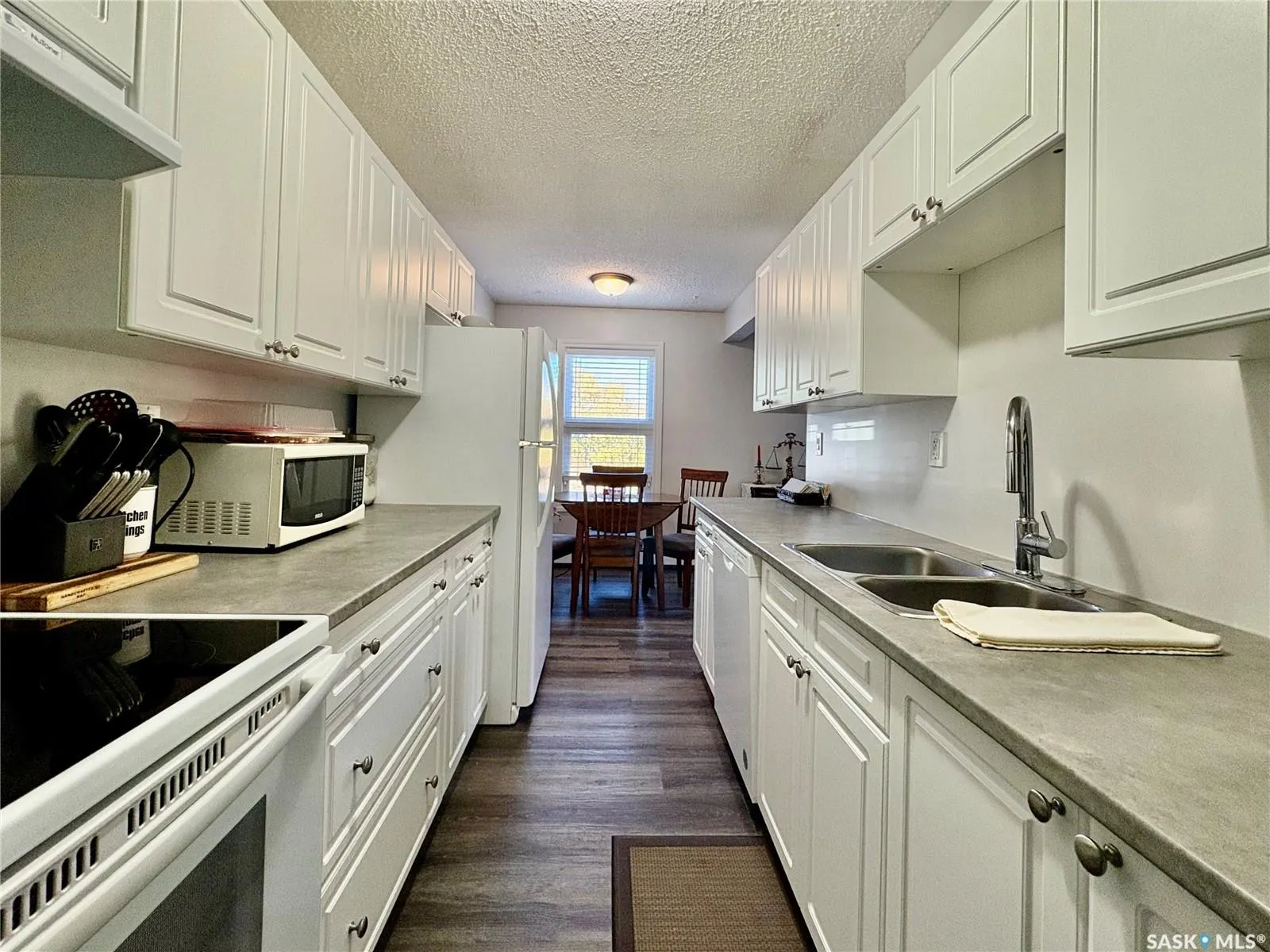 240 Home STREET W