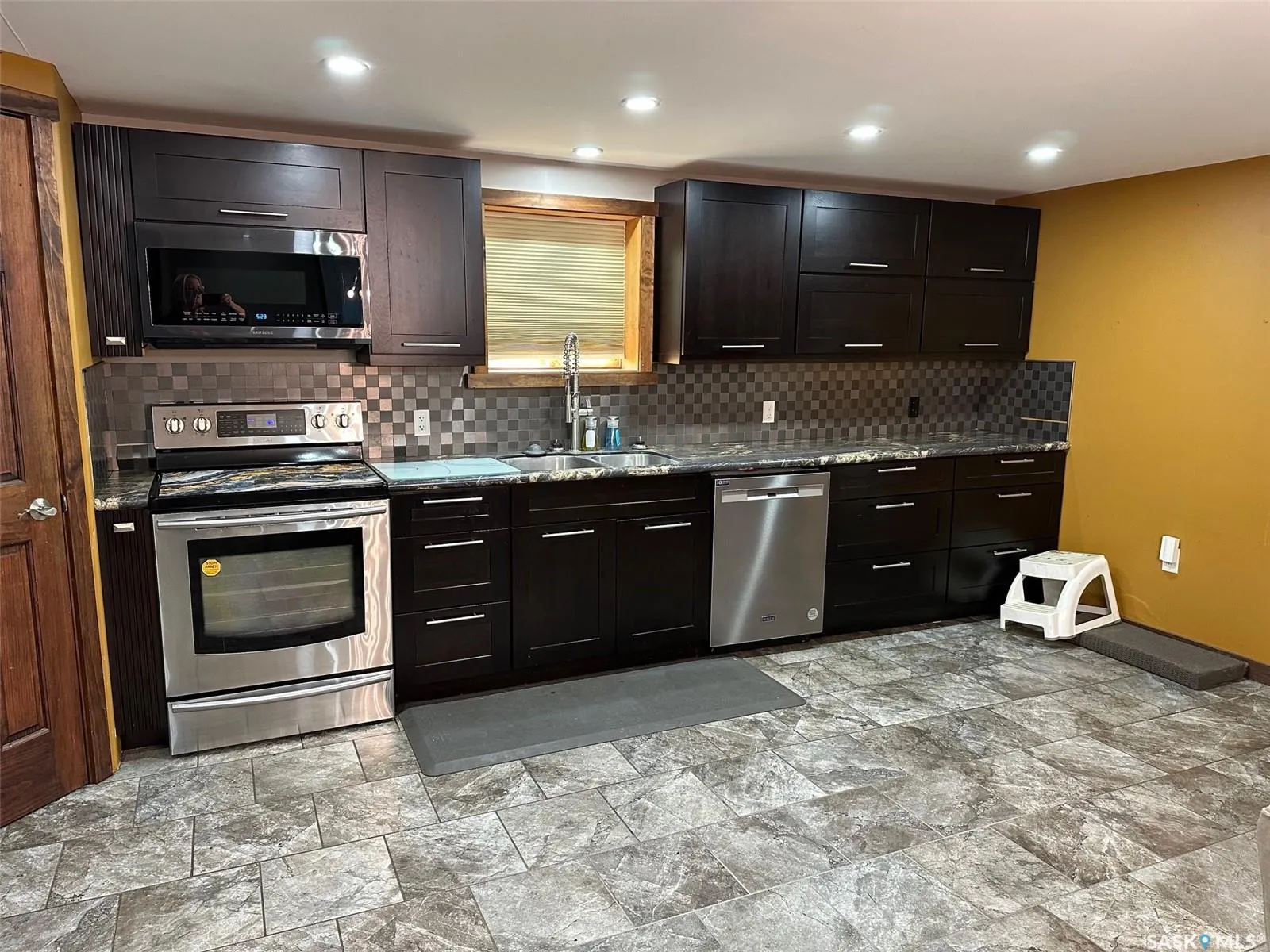 109 Industrial DRIVE, #5