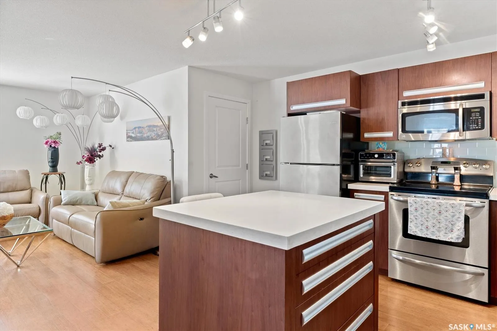 1015 Patrick CRESCENT, #203