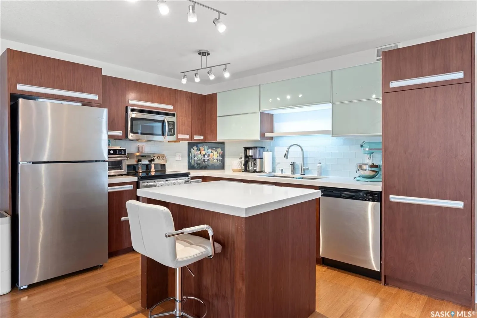 1015 Patrick CRESCENT, #203