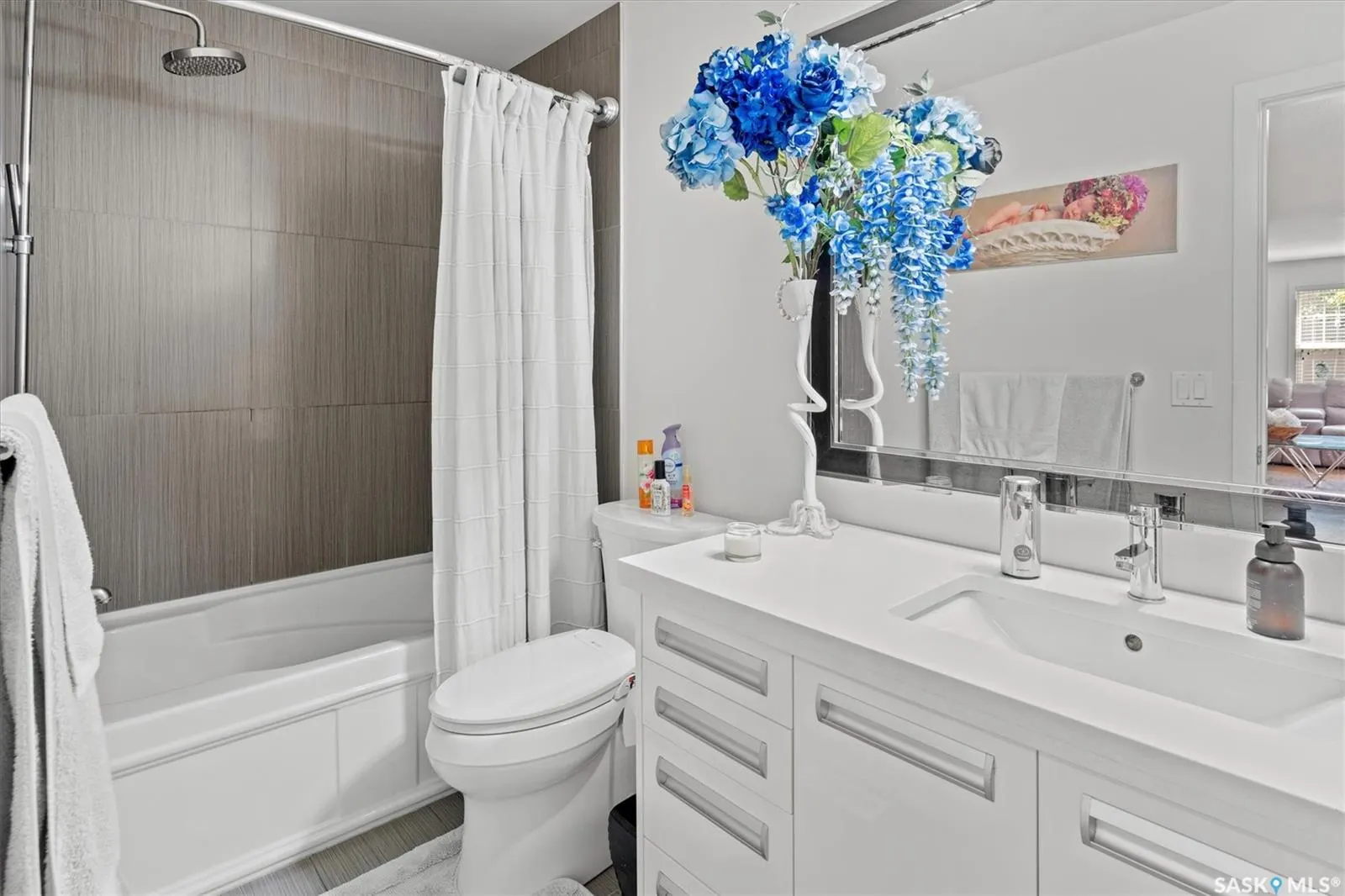 1015 Patrick CRESCENT, #203