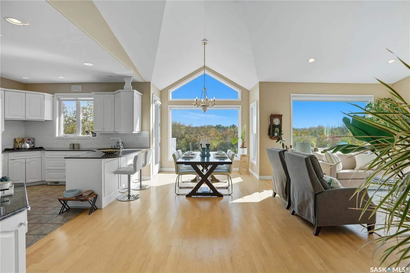 422 Le May CRESCENT