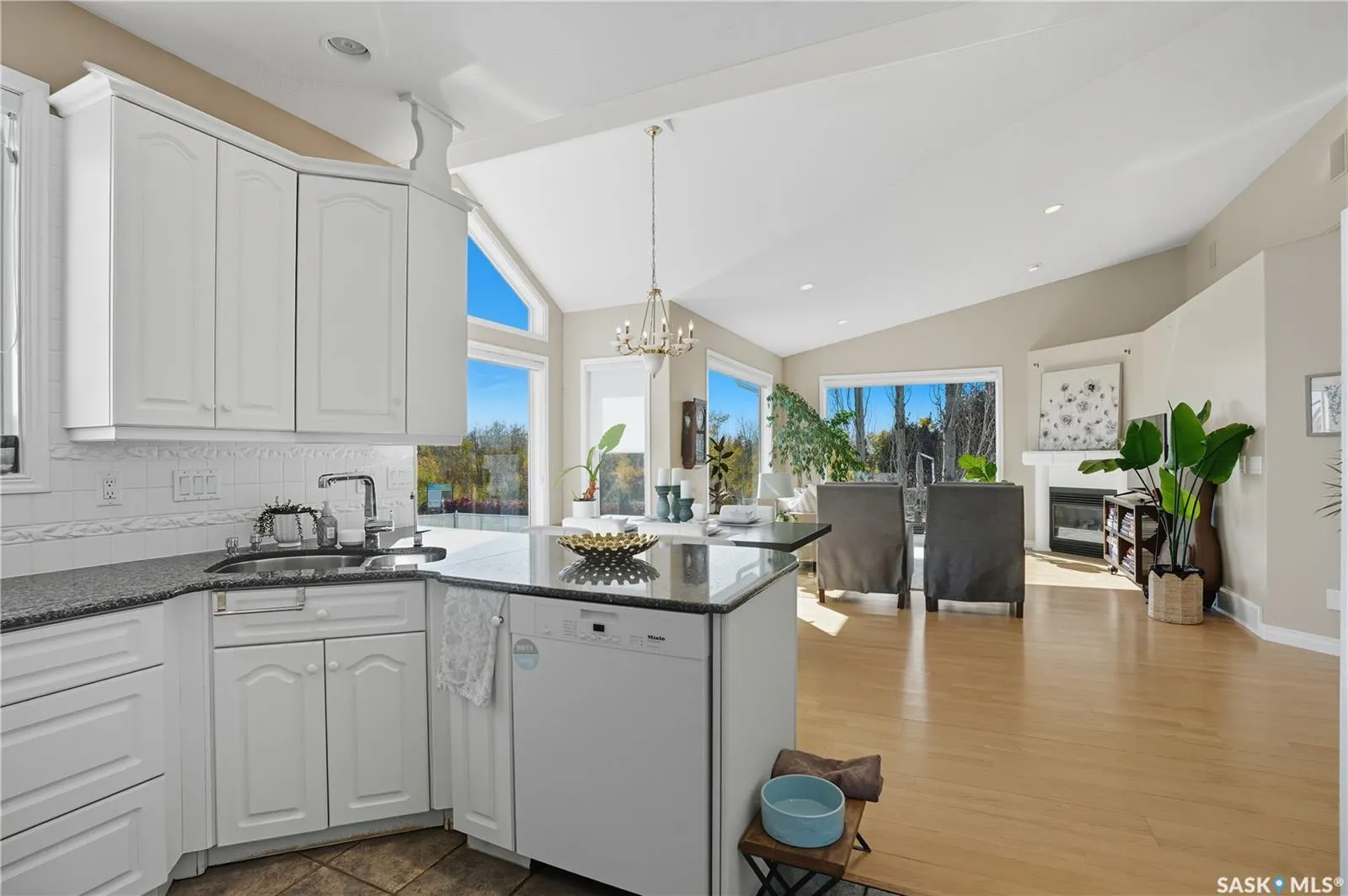 422 Le May CRESCENT