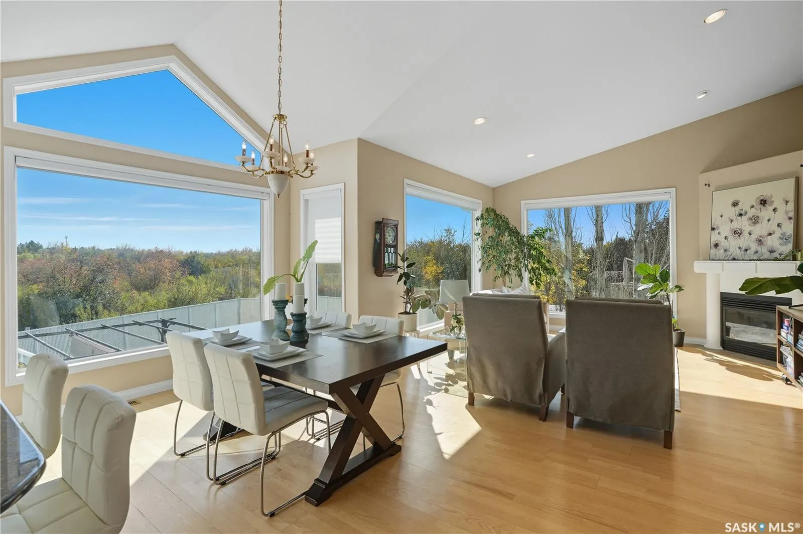 422 Le May CRESCENT