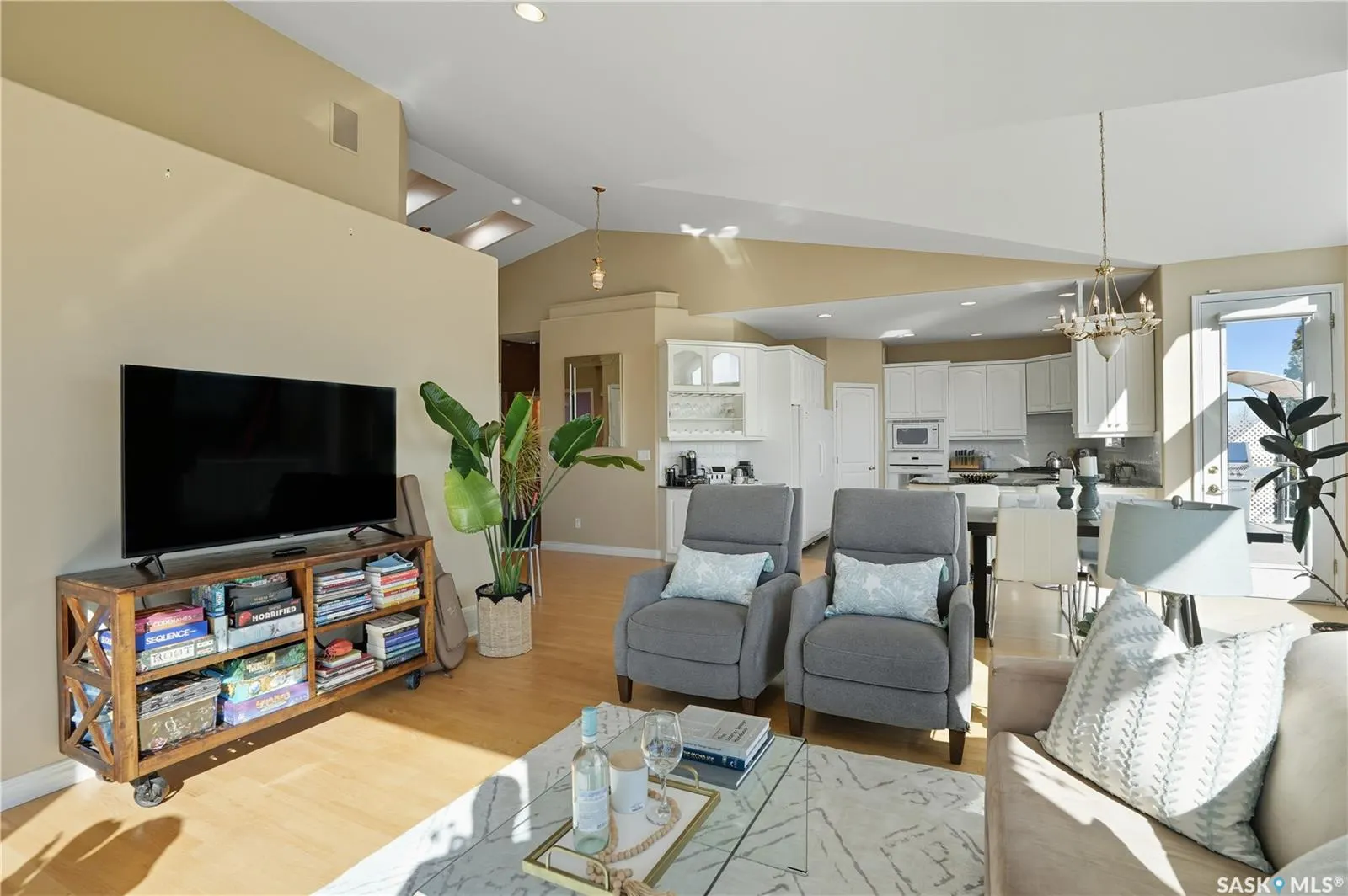422 Le May CRESCENT