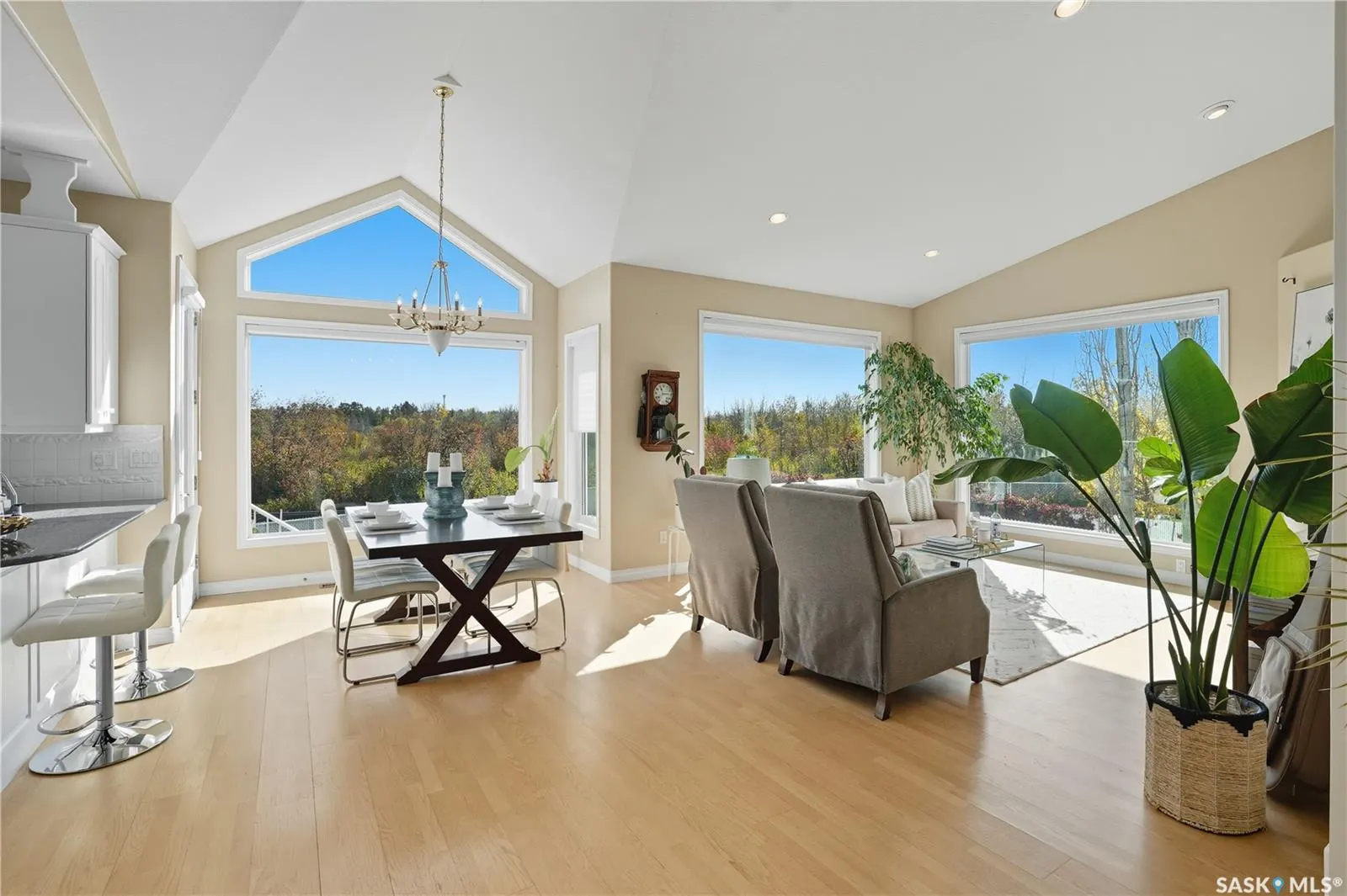 422 Le May CRESCENT