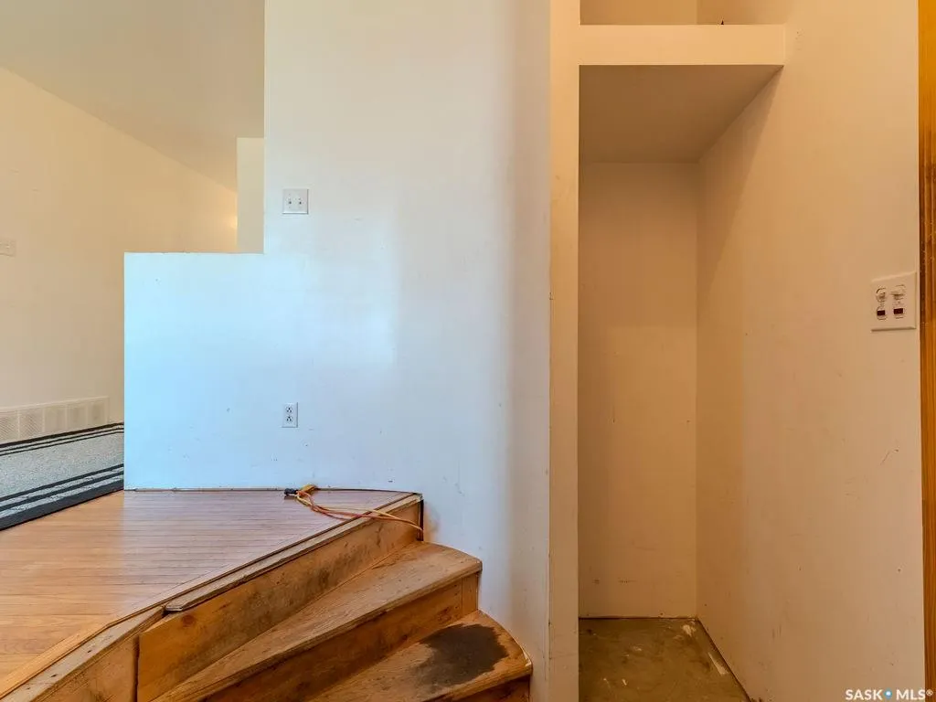 90 2nd STREET