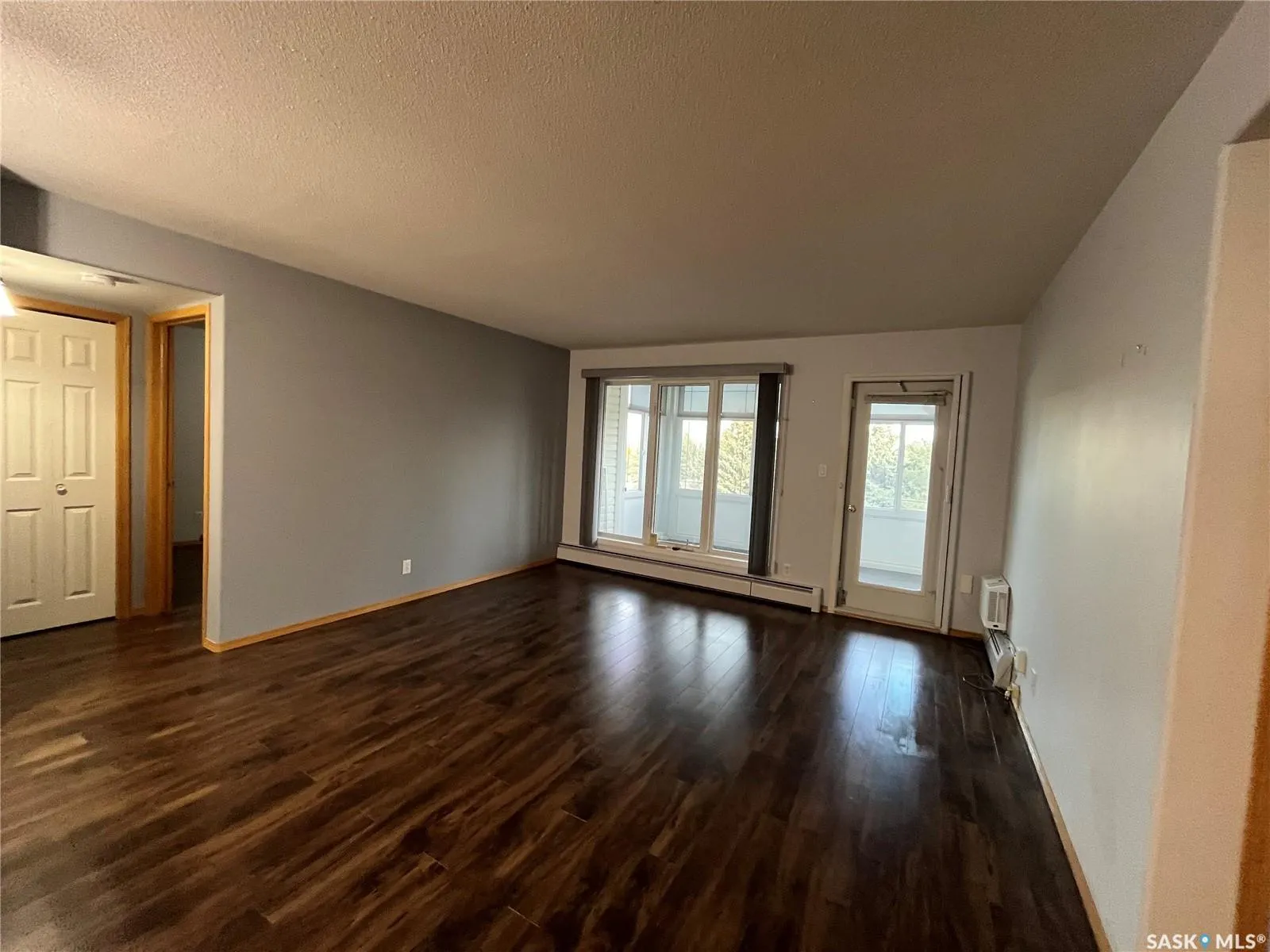 230 Lister Kaye CRESCENT, #206
