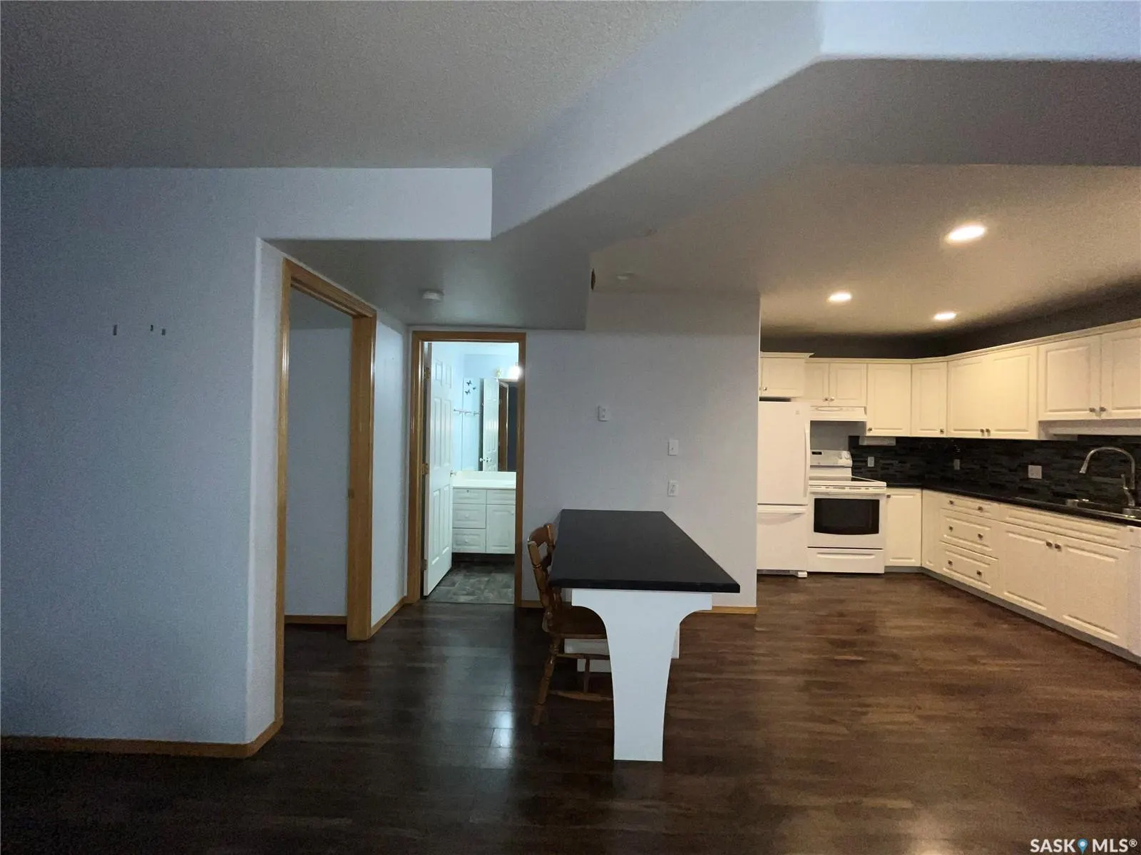 230 Lister Kaye CRESCENT, #206