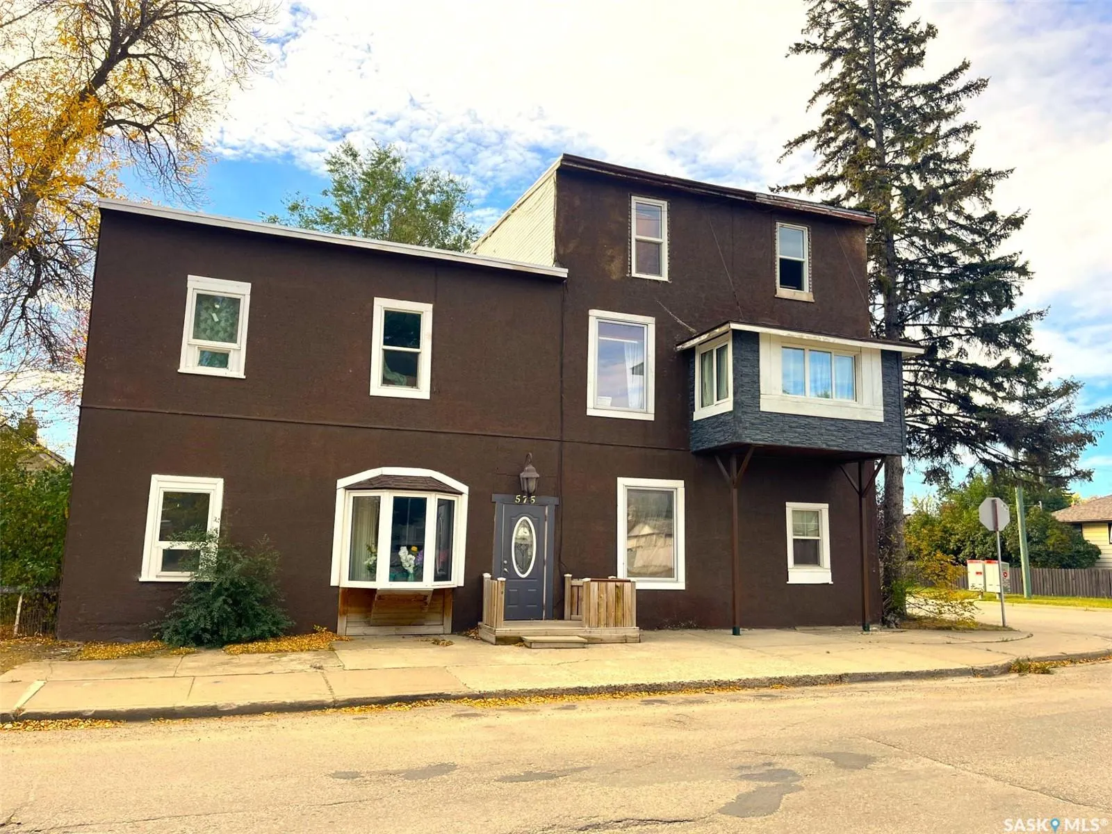 575 Athabasca STREET W
