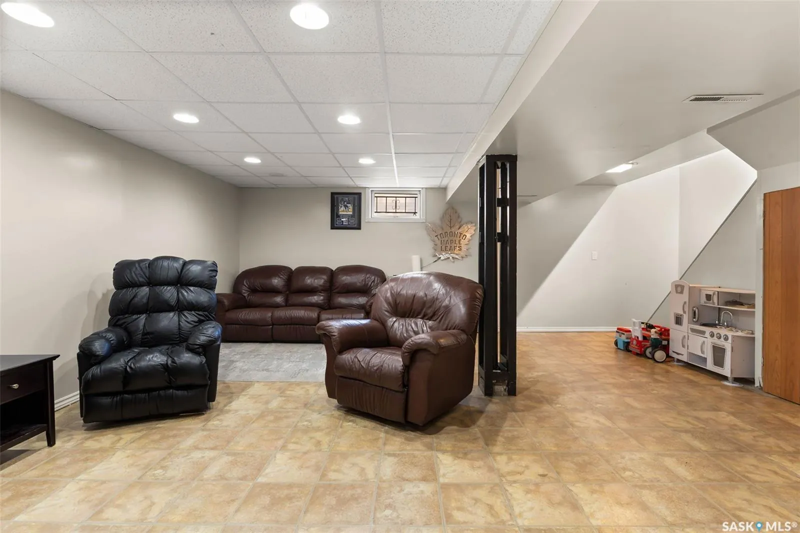 1809 Dufferin ROAD