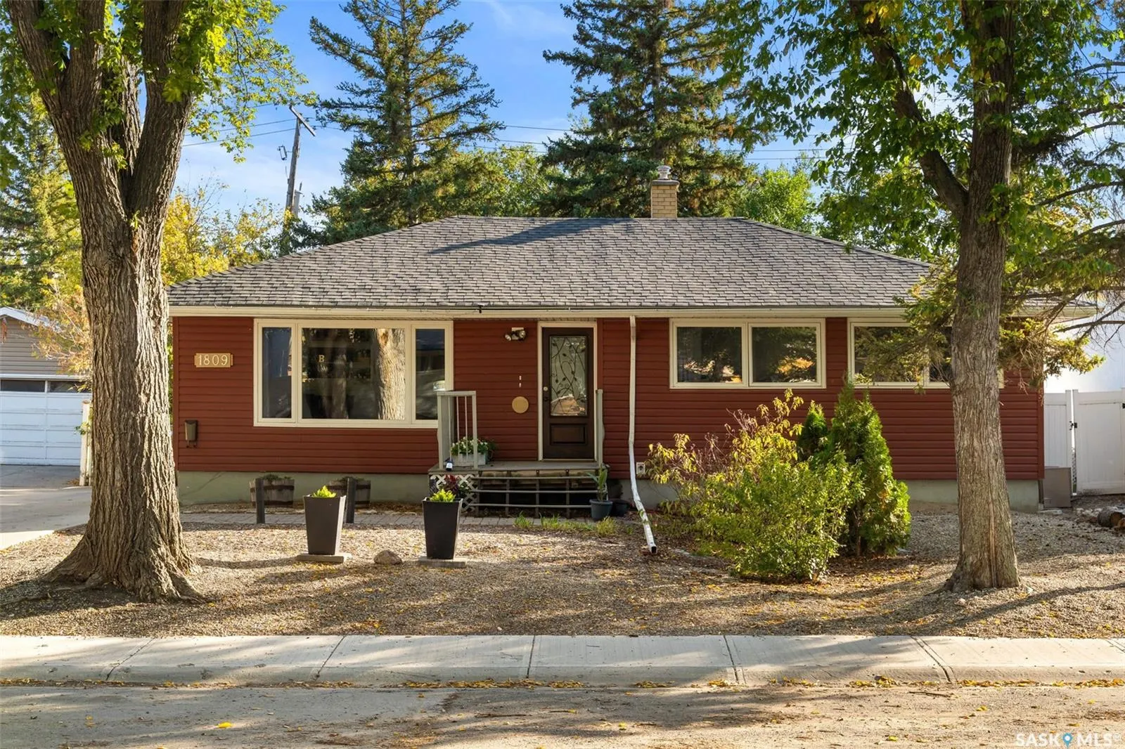 1809 Dufferin ROAD