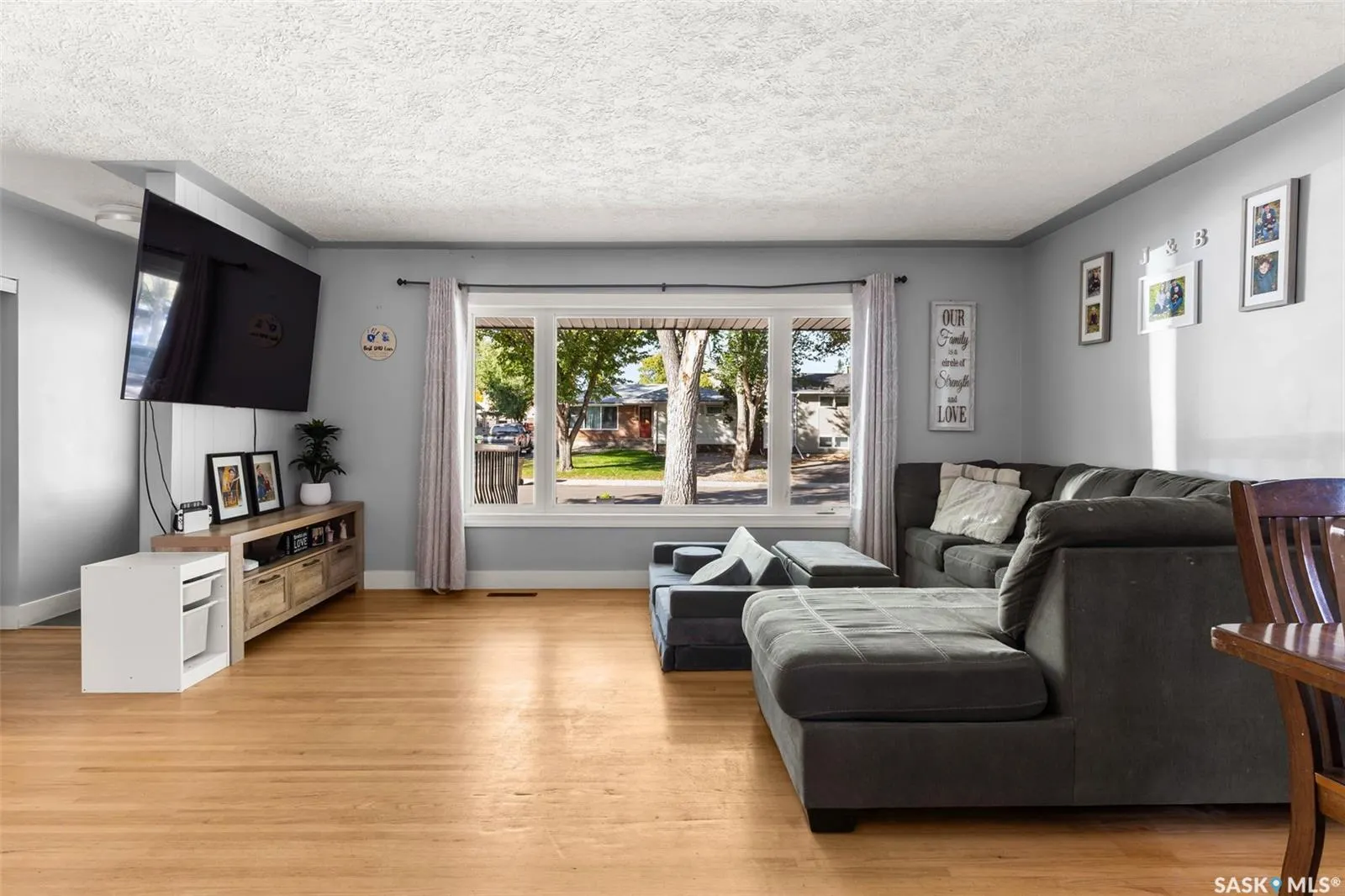 1809 Dufferin ROAD