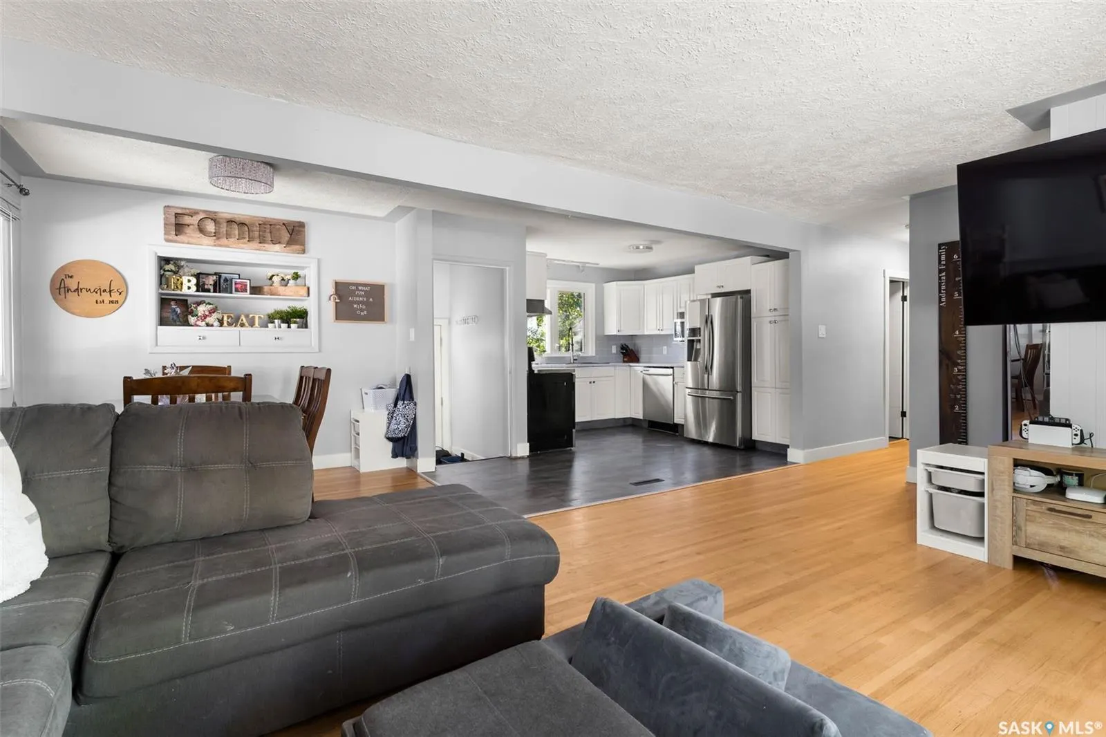 1809 Dufferin ROAD
