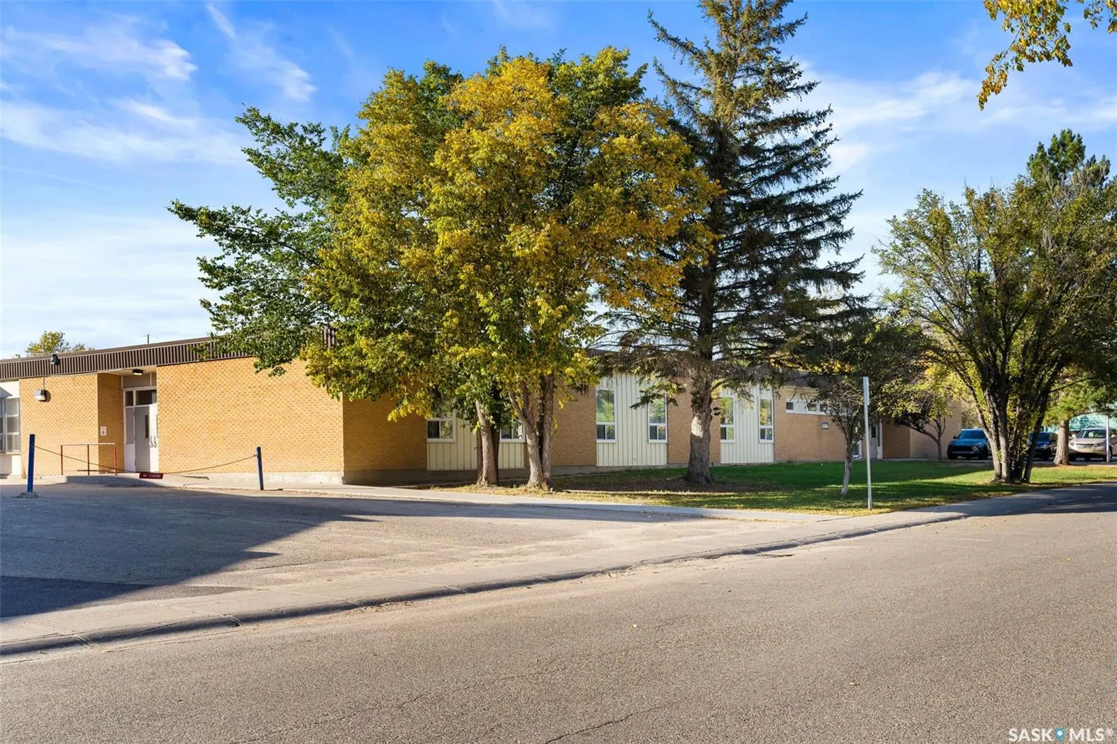 1809 Dufferin ROAD