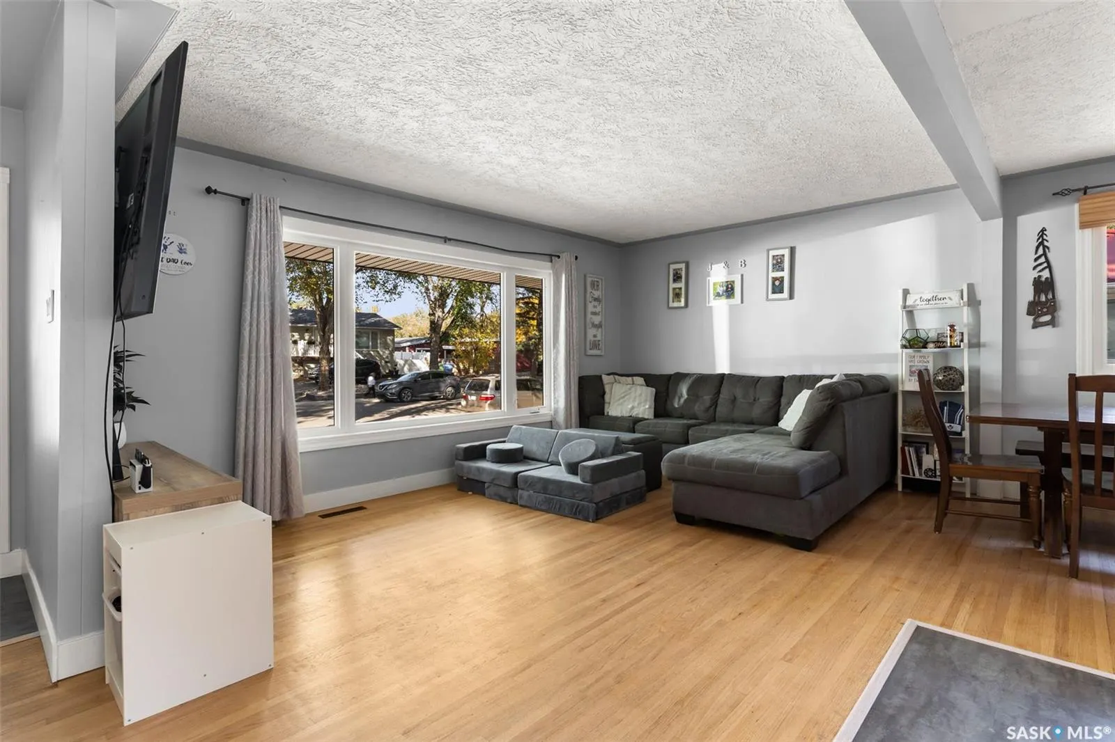 1809 Dufferin ROAD