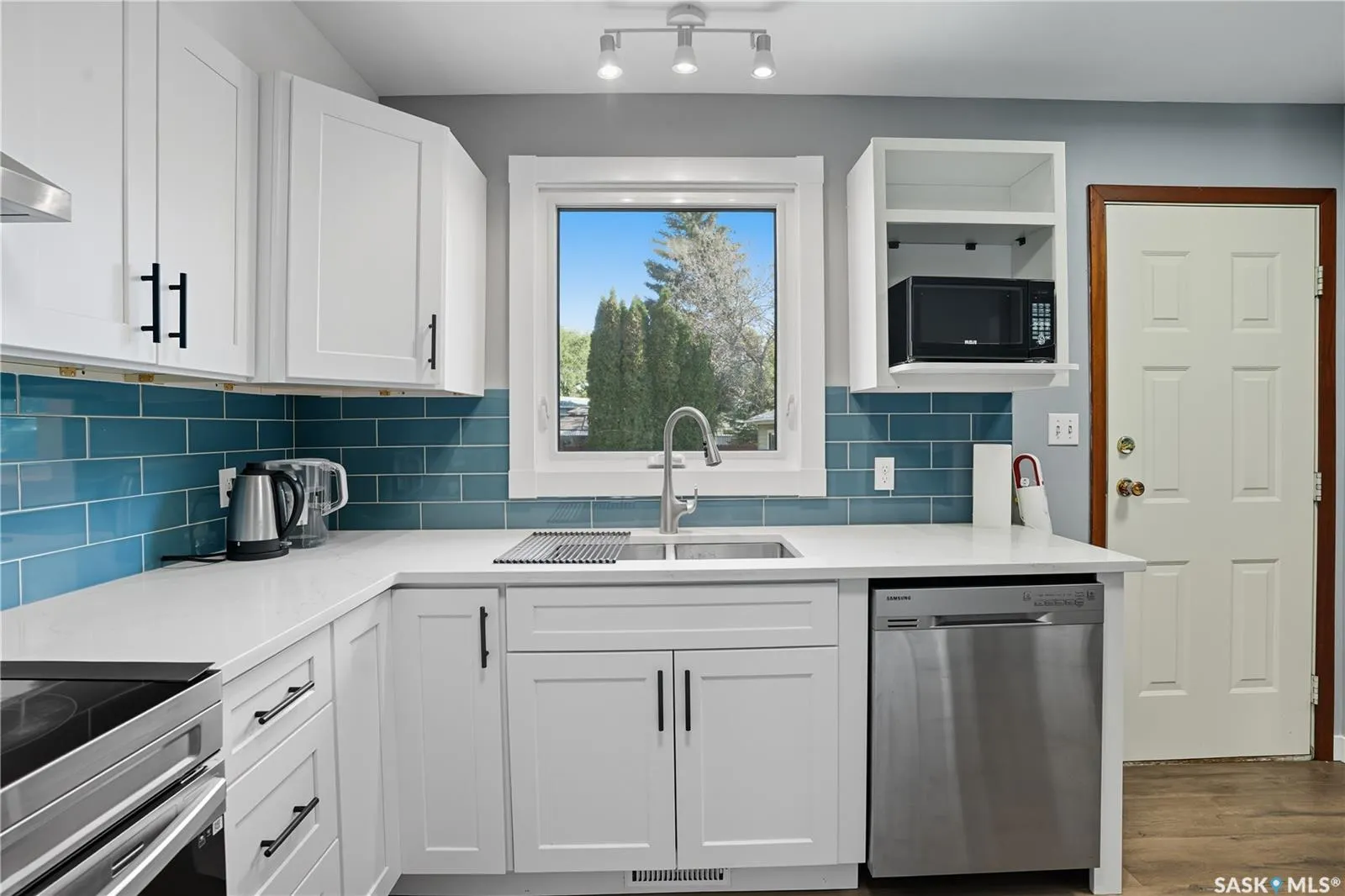1215 Acadia DRIVE