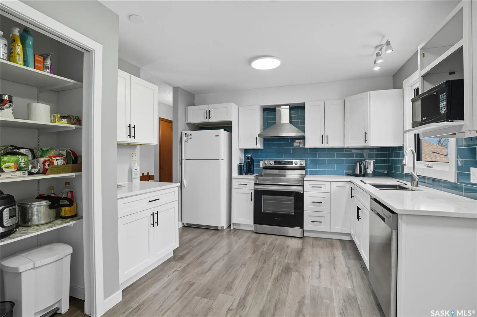 1215 Acadia DRIVE