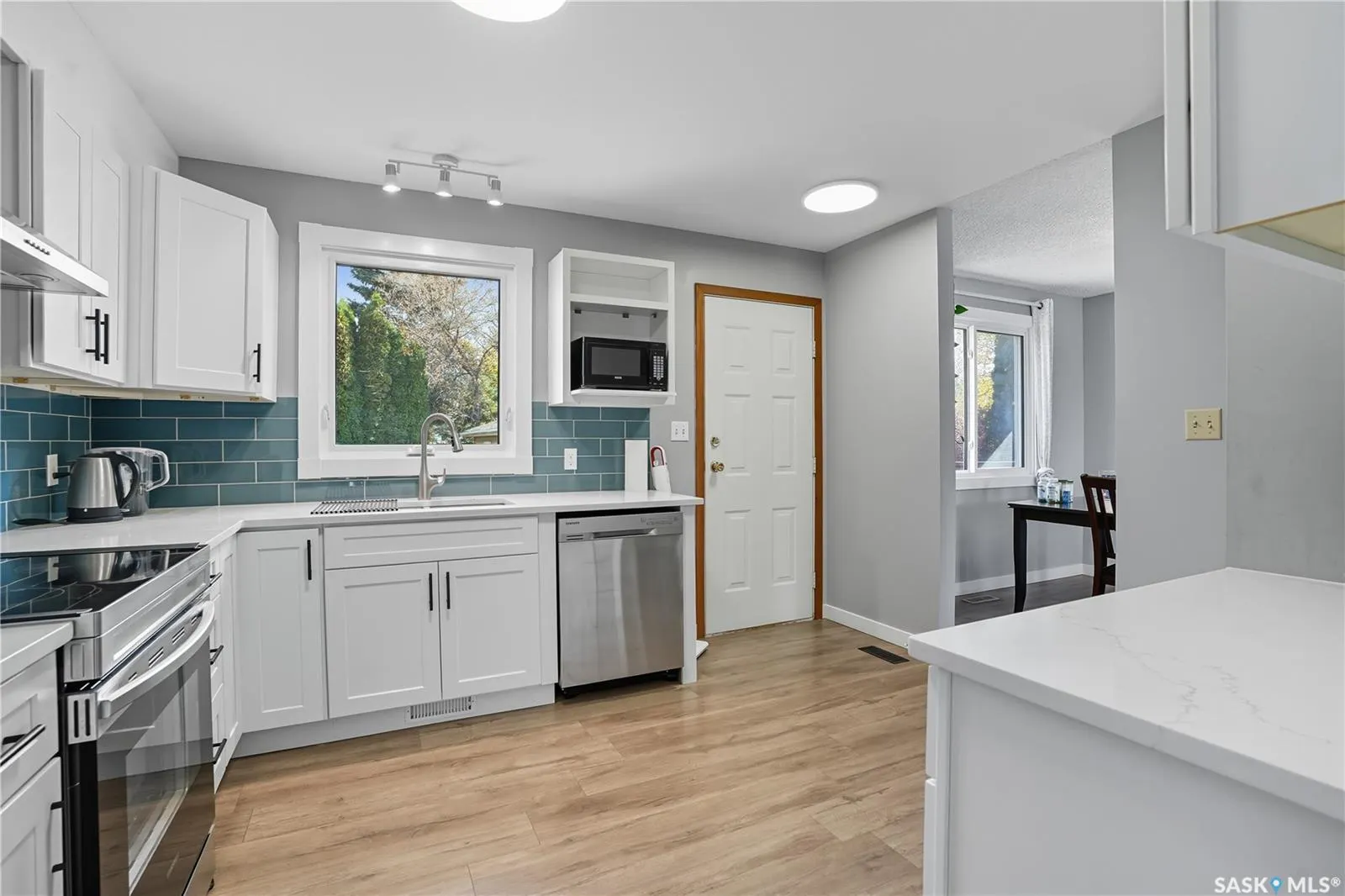 1215 Acadia DRIVE