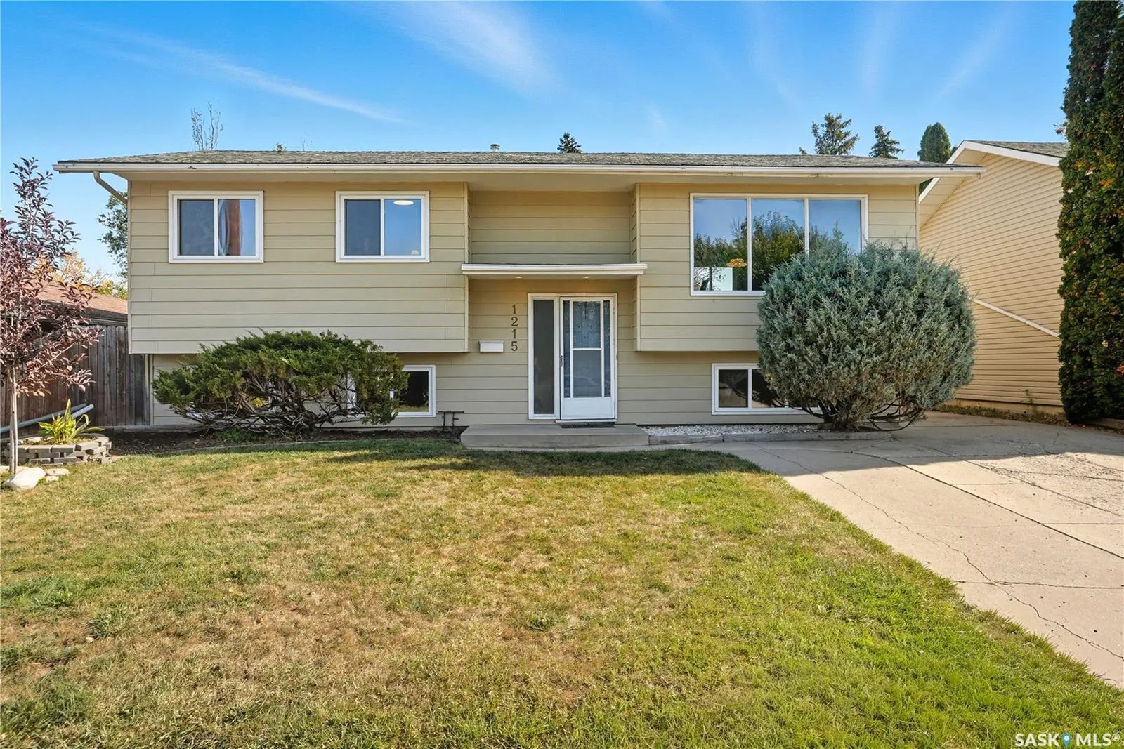 1215 Acadia DRIVE