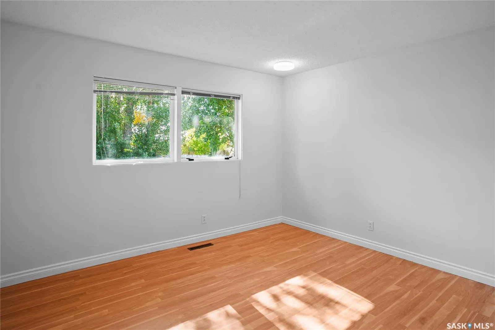 263 Logan CRESCENT