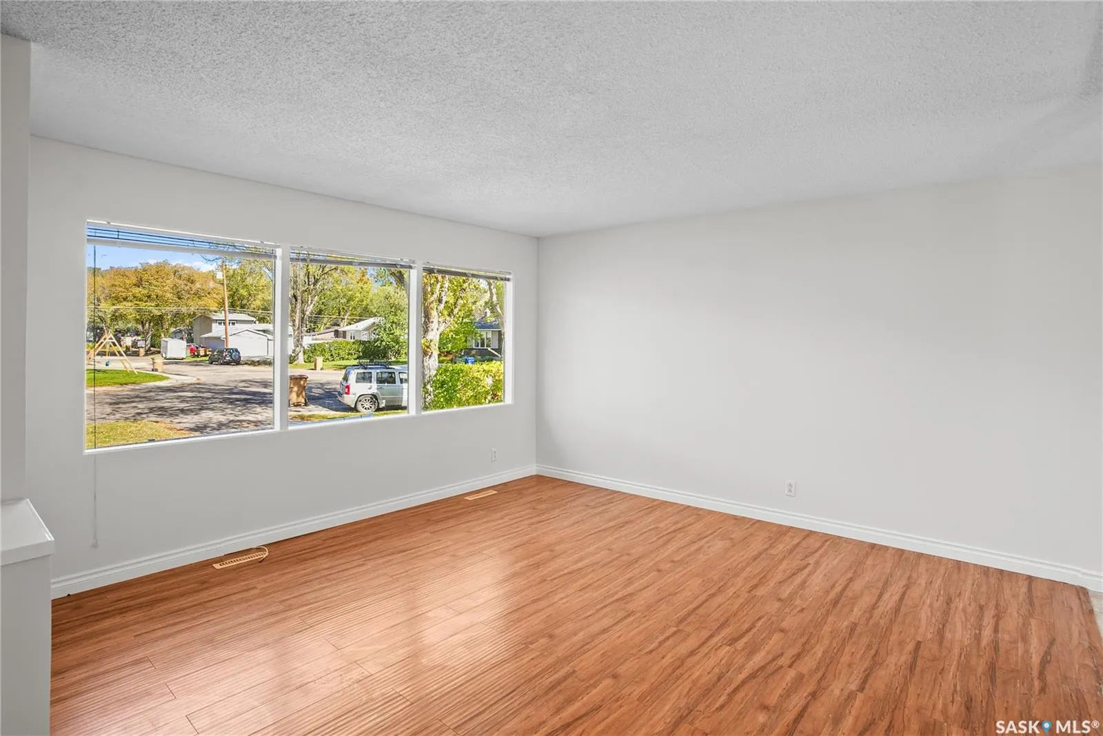 263 Logan CRESCENT