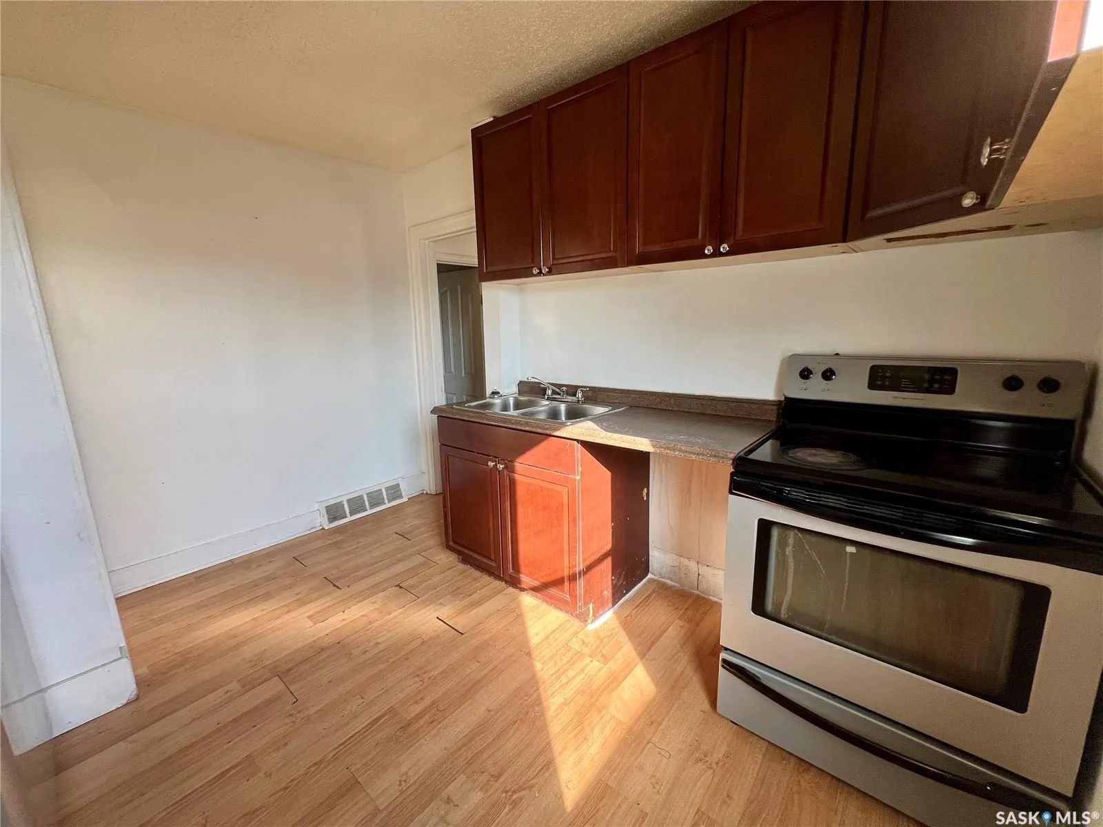 221 I AVENUE S